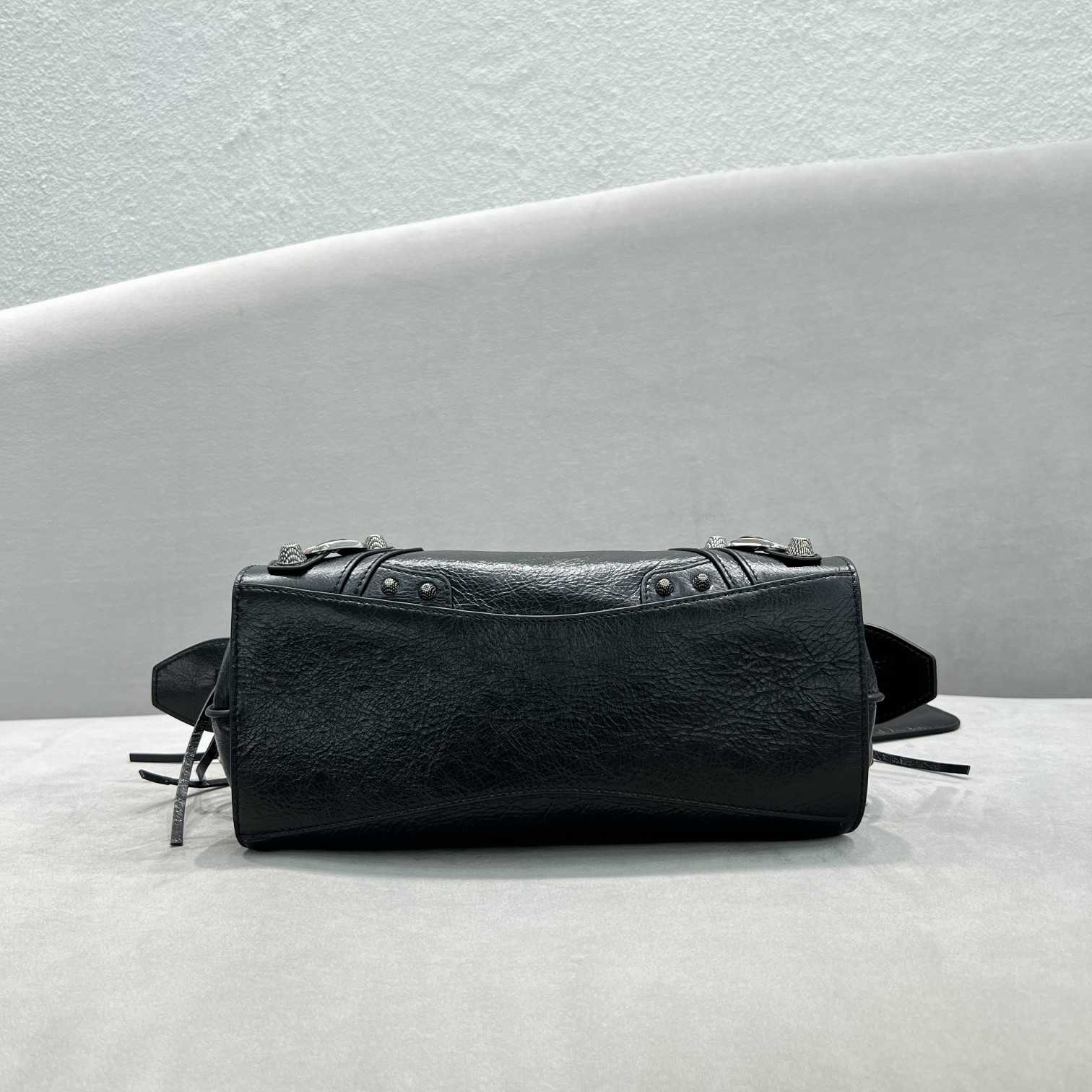 Balenciaga Neo Cagole Xs Shoulder Bag (26x13x18cm) - FashionPlug