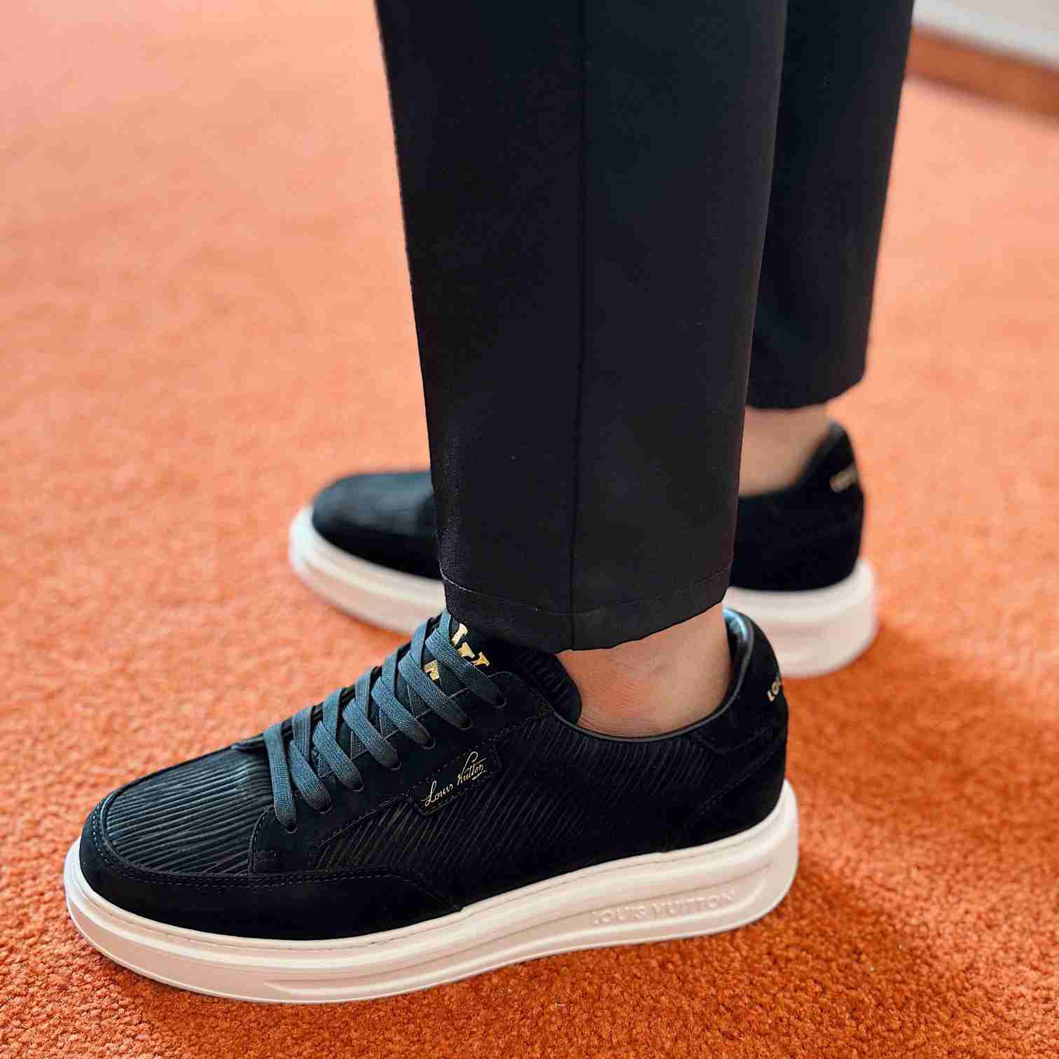 Louis Vuitton Beverly Hills Sneaker (Upon UK Size)  1AC63U - FashionPlug