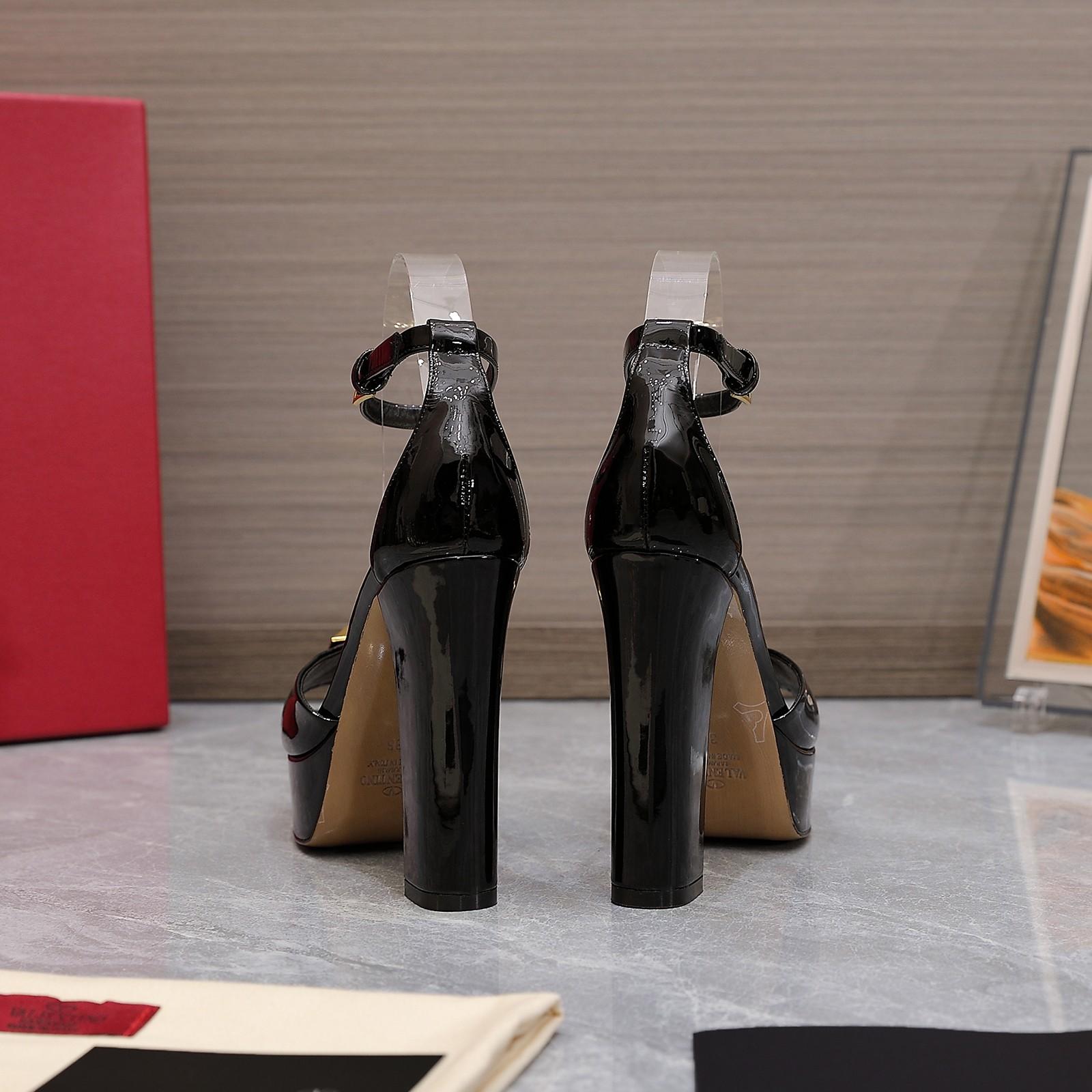 Valenti Garavani One Stud 130mm Patent Leather Sandals - FashionPlug