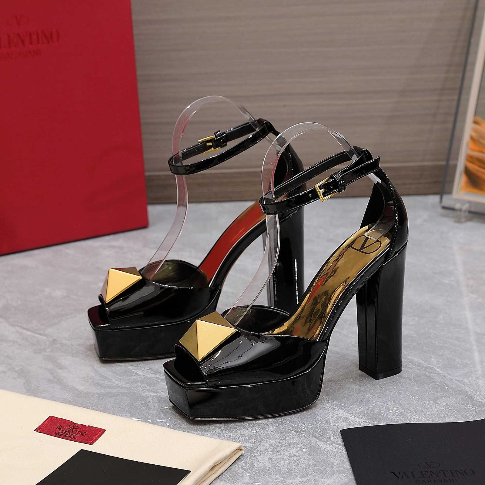 Valenti Garavani One Stud 130mm Patent Leather Sandals - FashionPlug