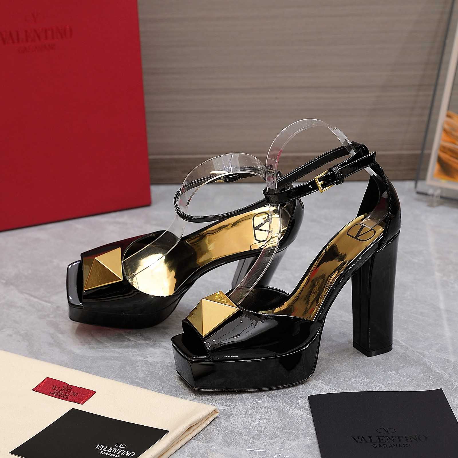 Valenti Garavani One Stud 130mm Patent Leather Sandals - FashionPlug