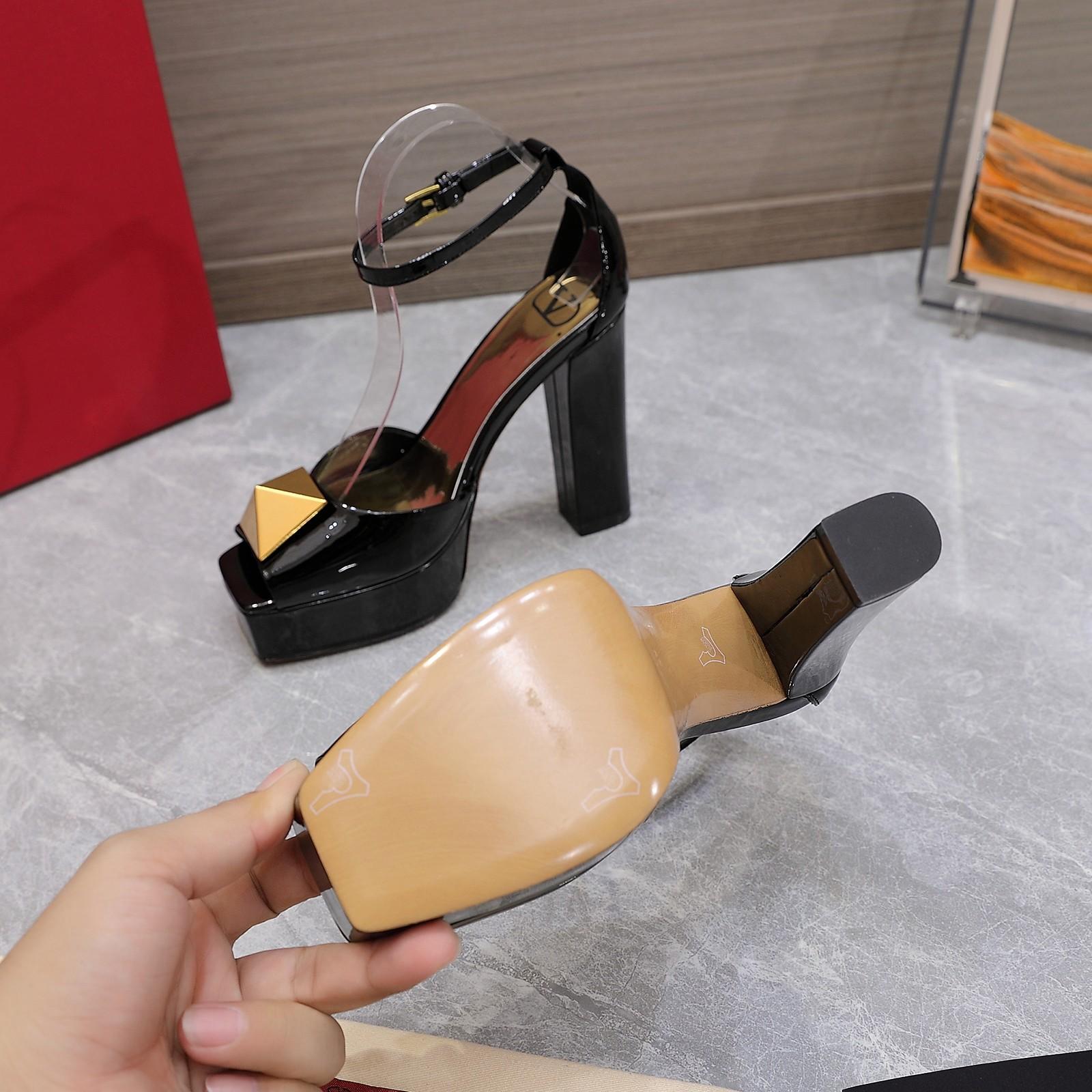 Valenti Garavani One Stud 130mm Patent Leather Sandals - FashionPlug