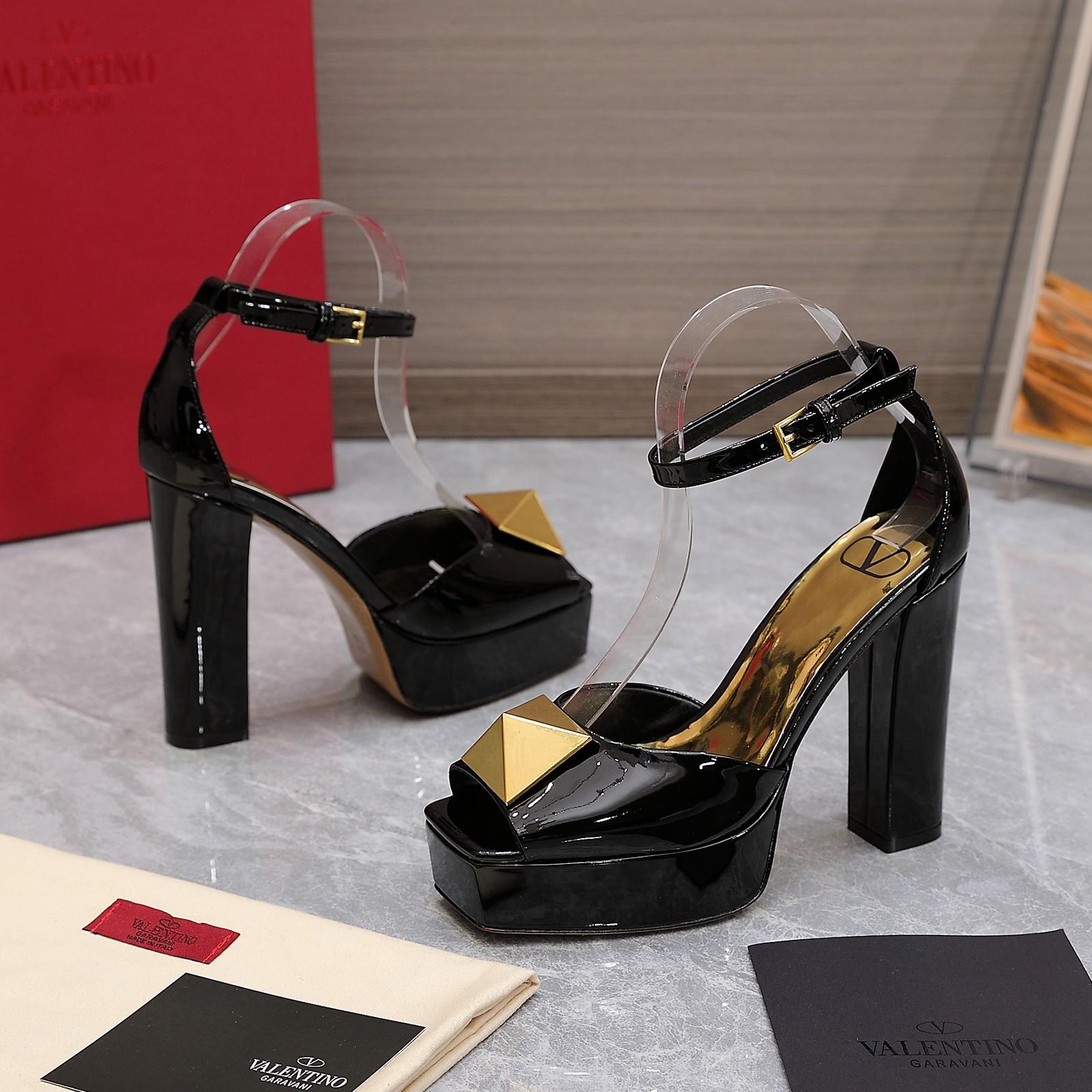 Valenti Garavani One Stud 130mm Patent Leather Sandals - FashionPlug