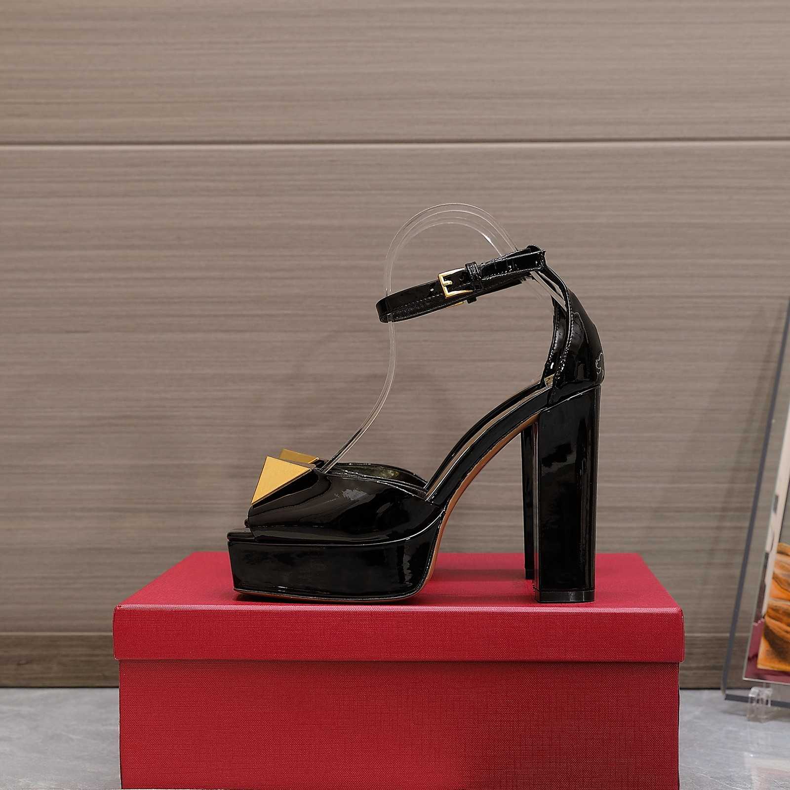 Valenti Garavani One Stud 130mm Patent Leather Sandals - FashionPlug