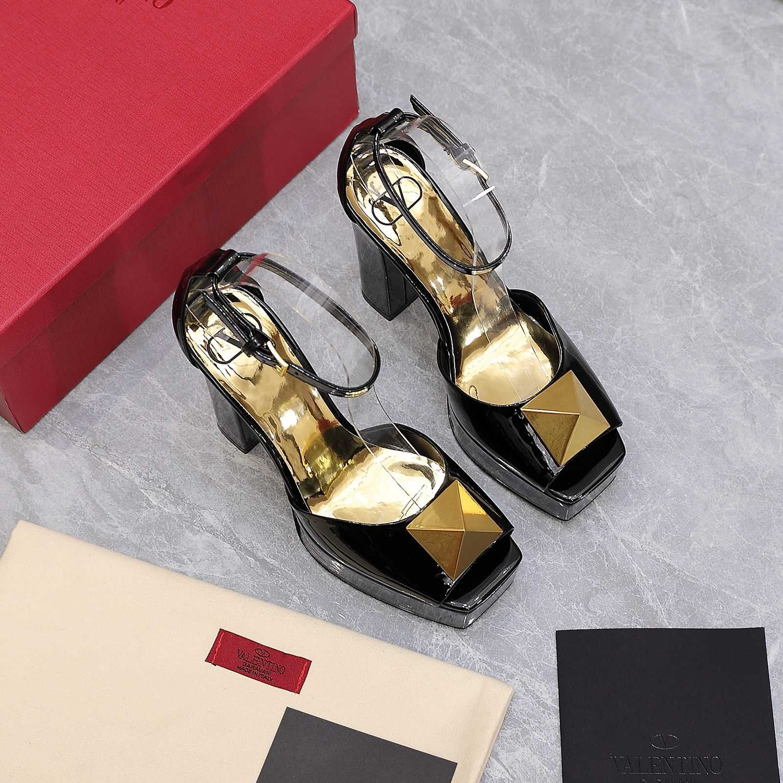 Valenti Garavani One Stud 130mm Patent Leather Sandals - FashionPlug