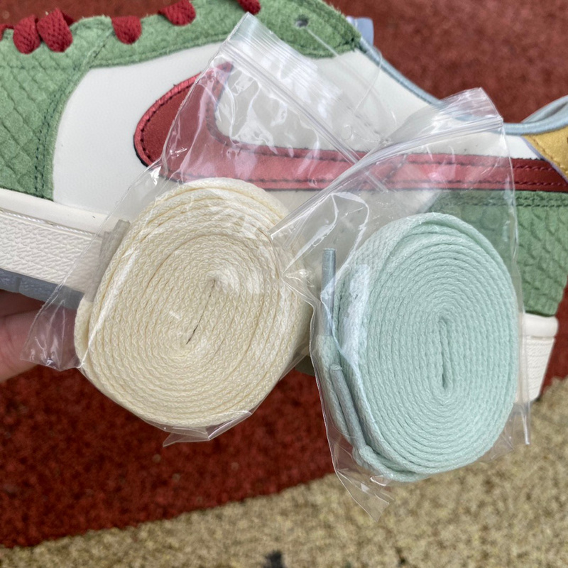Air Jordan 1 Retro Low Sneaker     FN3727-100 - FashionPlug