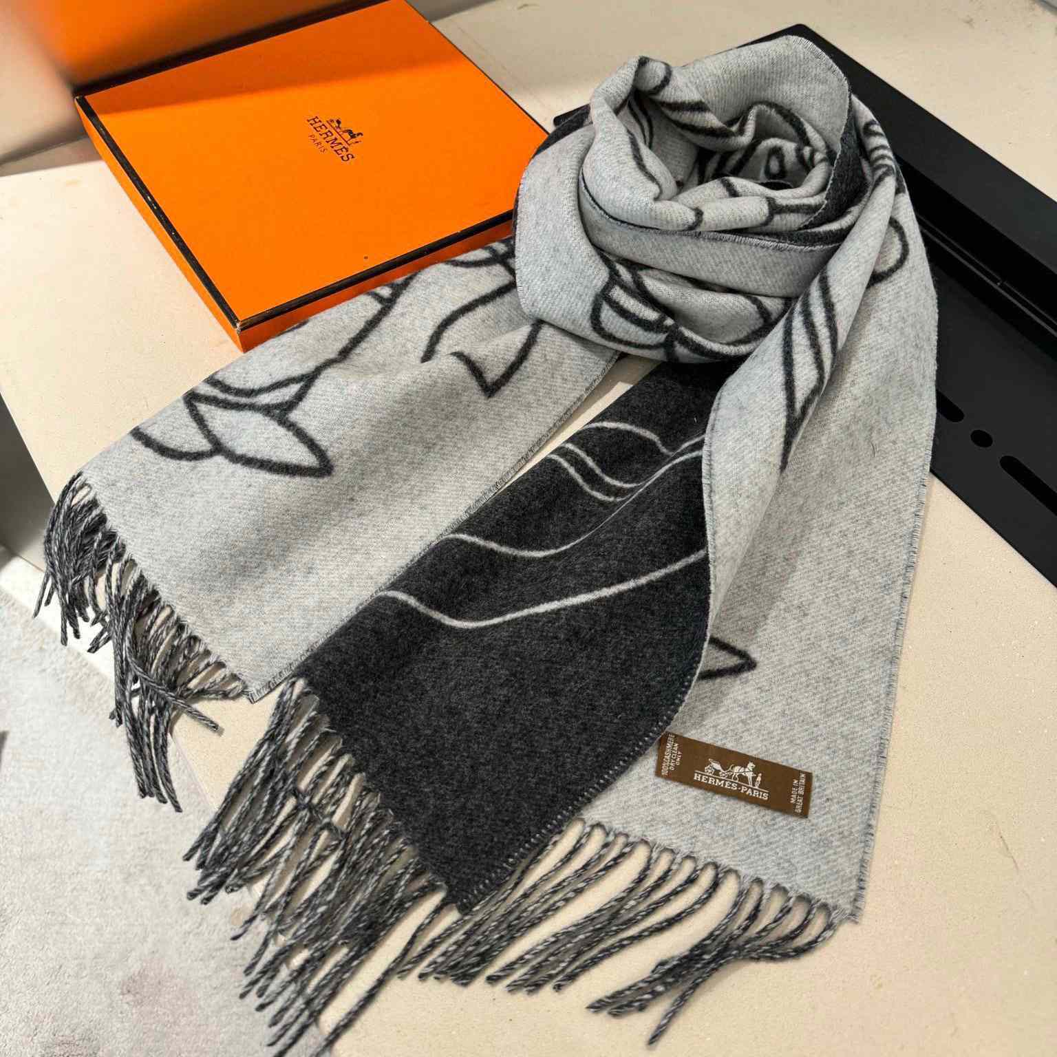 Hermes Casaque Entrelacs Equestres muffler  - FashionPlug