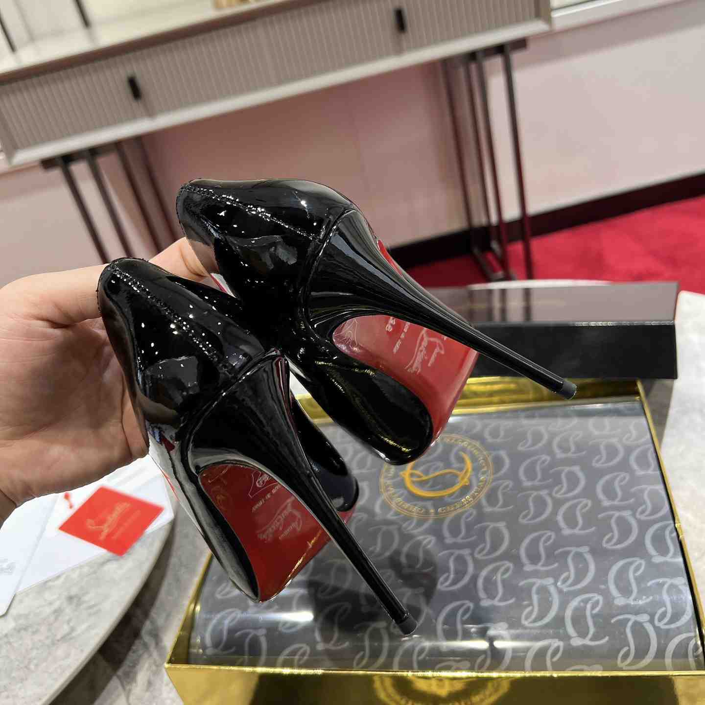 Christian Louboutin 100mm Pumps - FashionPlug
