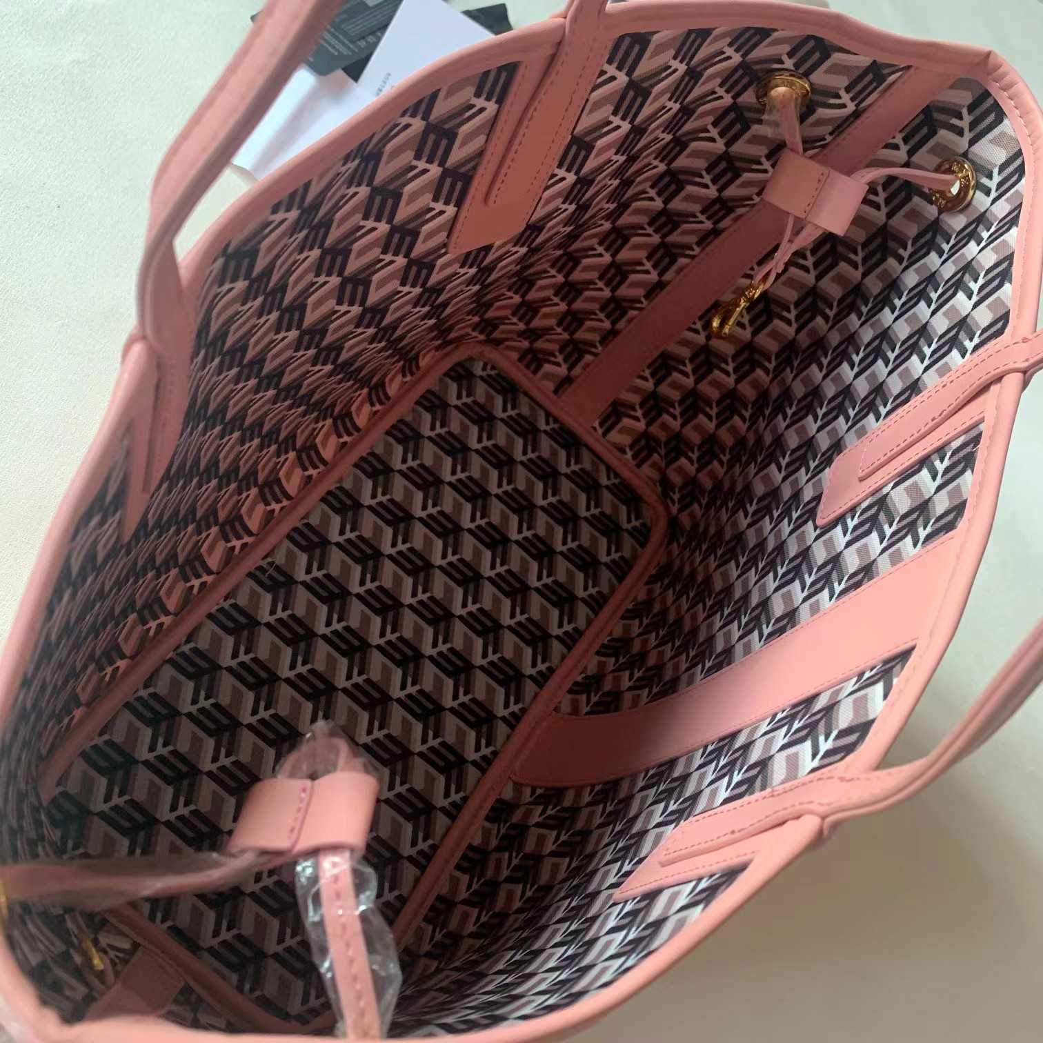 MCM Liz Reversible Shopper Tote (26*37*17cm) - FashionPlug