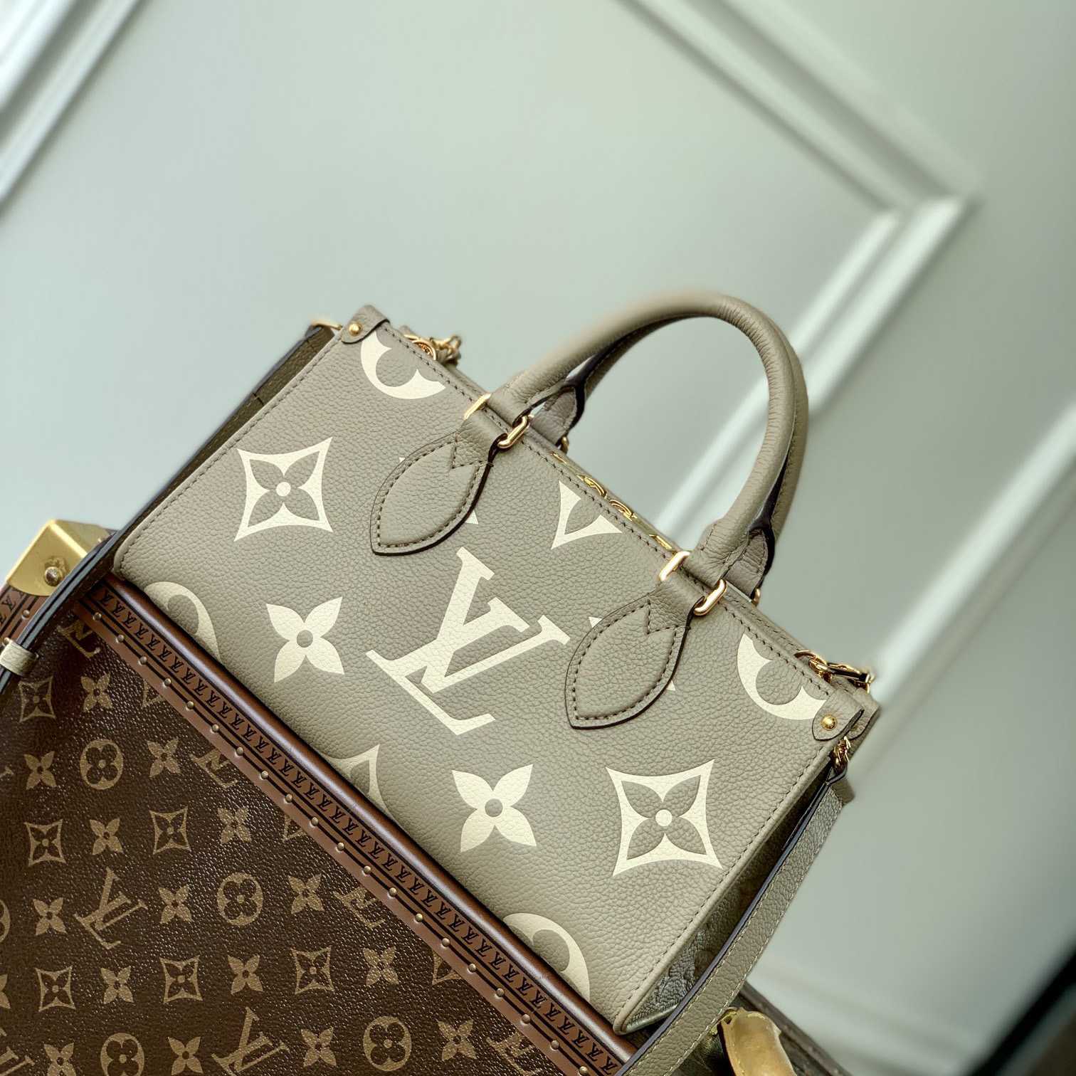 Louis Vuitton OnTheGo East West  (25-13-10 cm) M23641 - FashionPlug