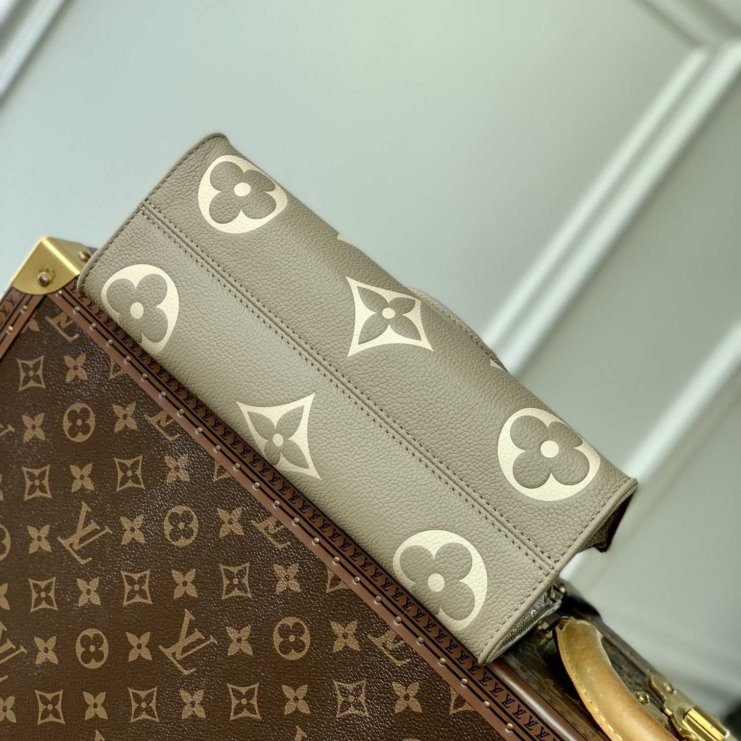 Louis Vuitton OnTheGo East West  (25-13-10 cm) M23641 - FashionPlug