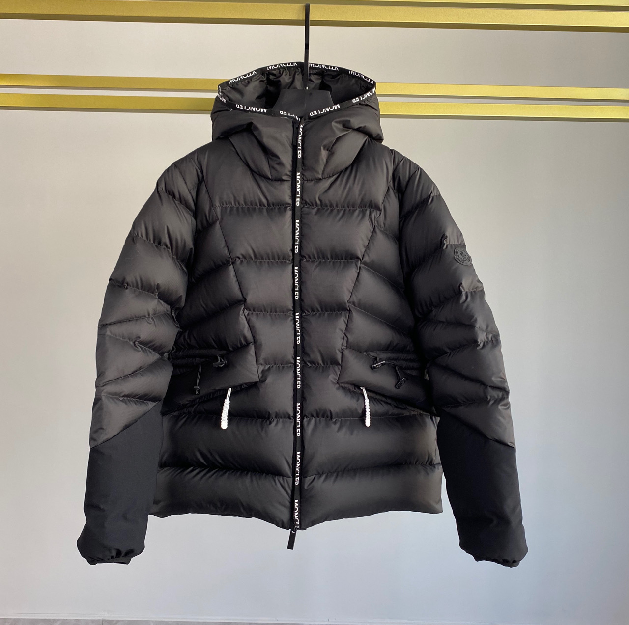Moncler Sittang Short Down Jacket - FashionPlug