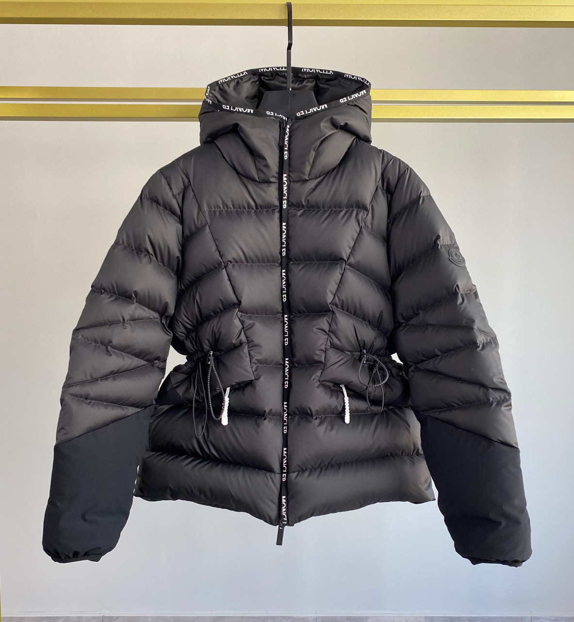 Moncler Sittang Short Down Jacket - FashionPlug