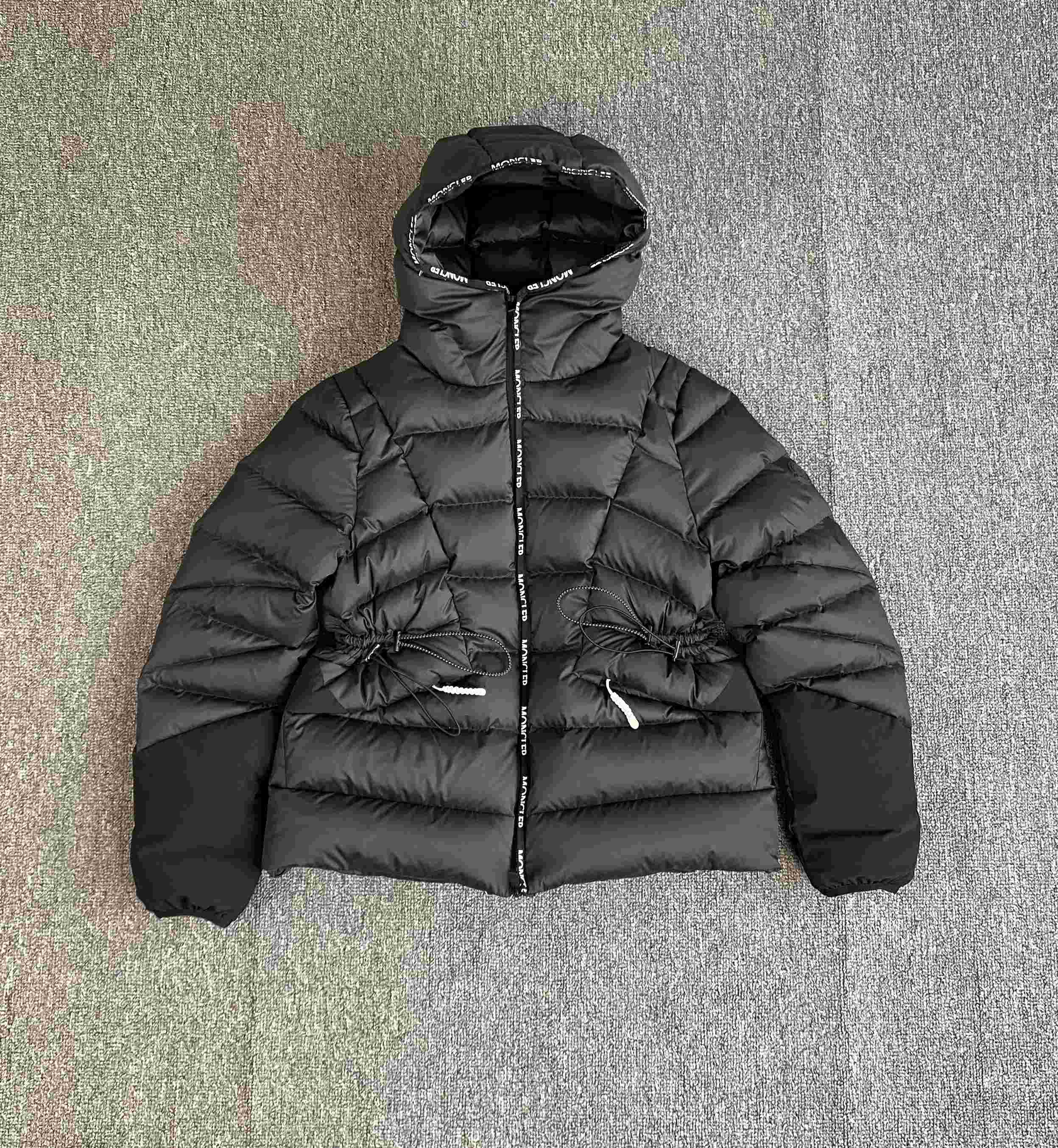 Moncler Sittang Short Down Jacket - FashionPlug