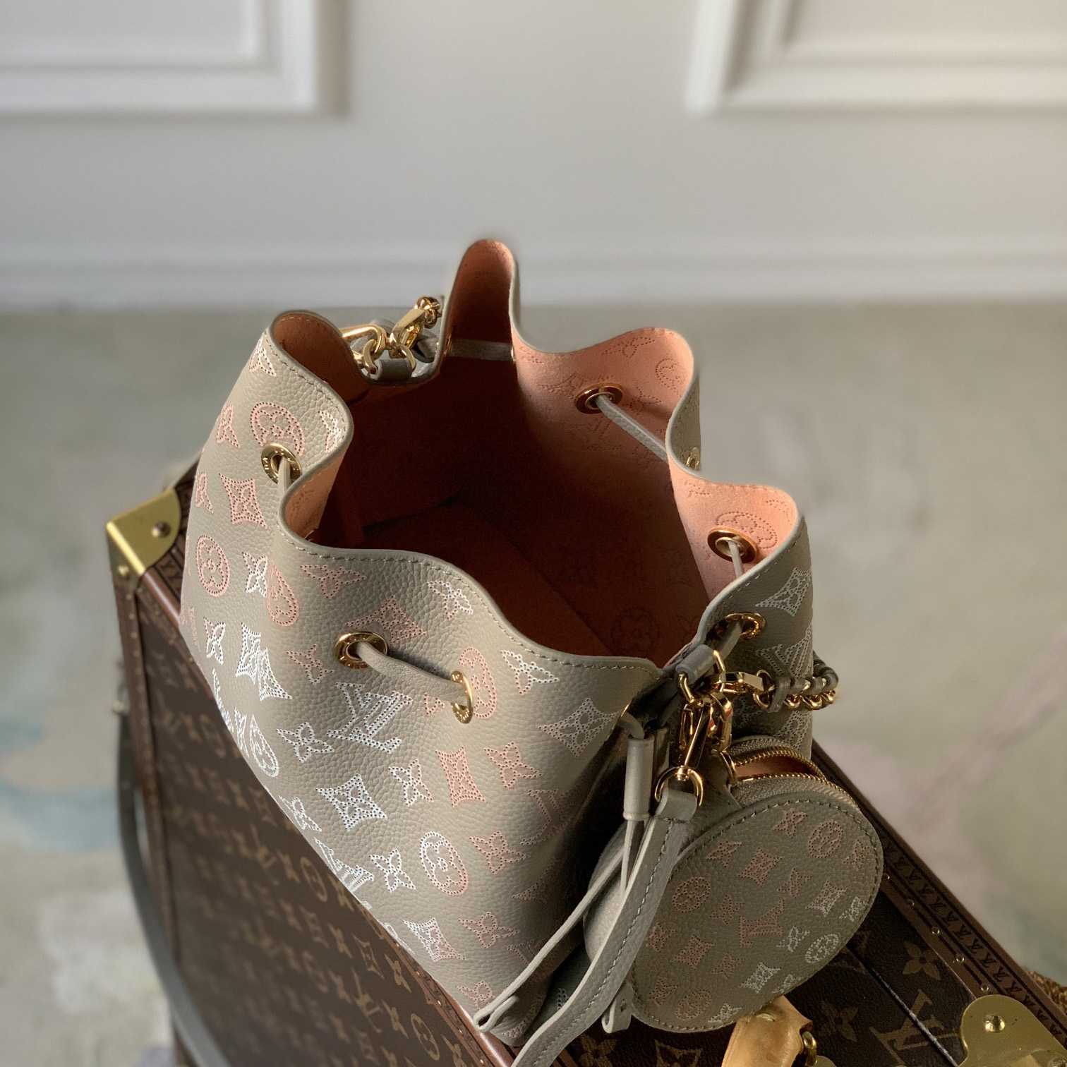 Louis Vuitton Bella (19×22×14cm)  M23388 - FashionPlug