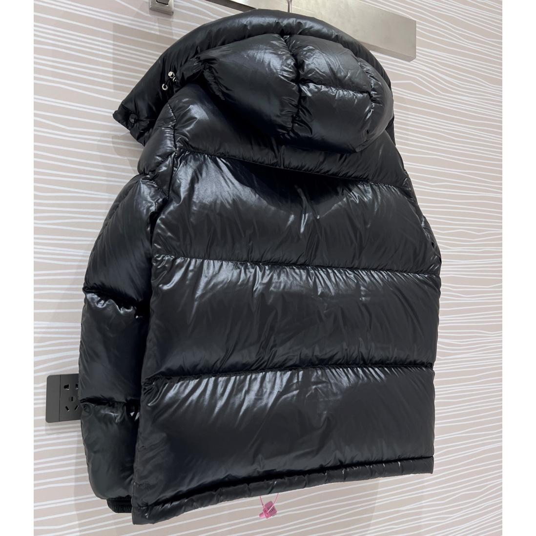 Moncler Montbeliard Short Down Jacket - FashionPlug