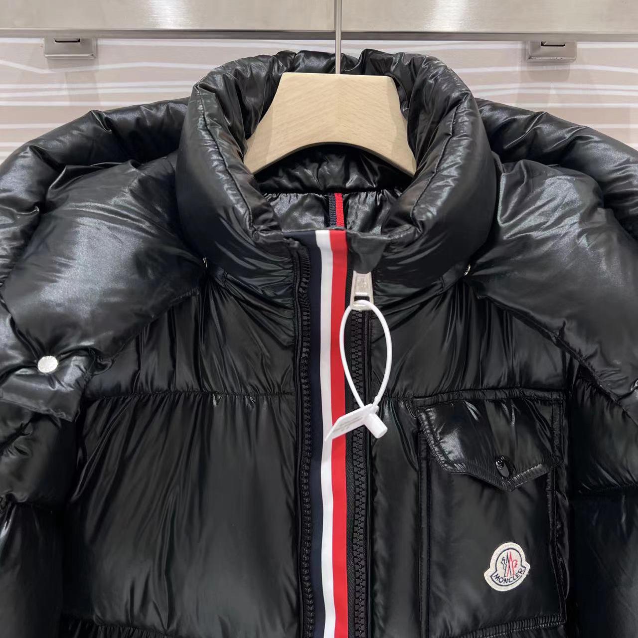 Moncler Montbeliard Short Down Jacket - FashionPlug