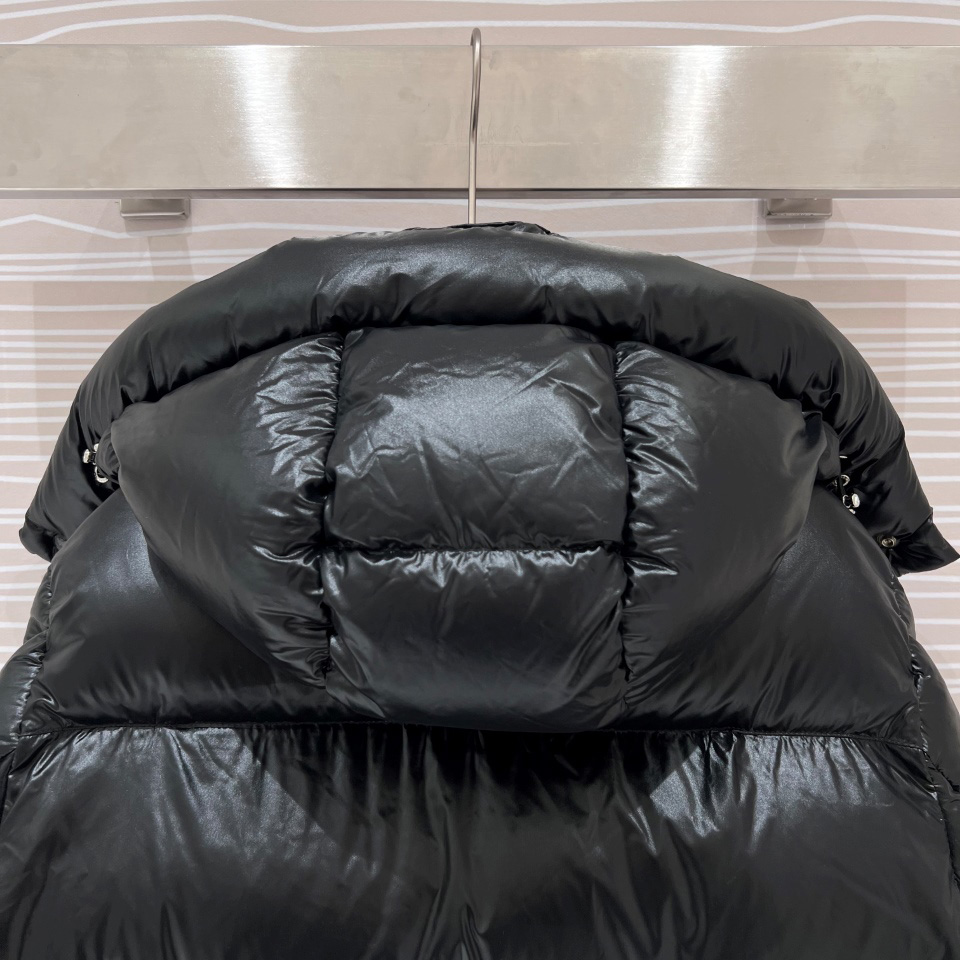 Moncler Montbeliard Short Down Jacket - FashionPlug