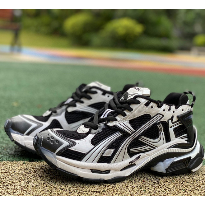 Balenciaga Runner 7.5  Sneaker  - FashionPlug