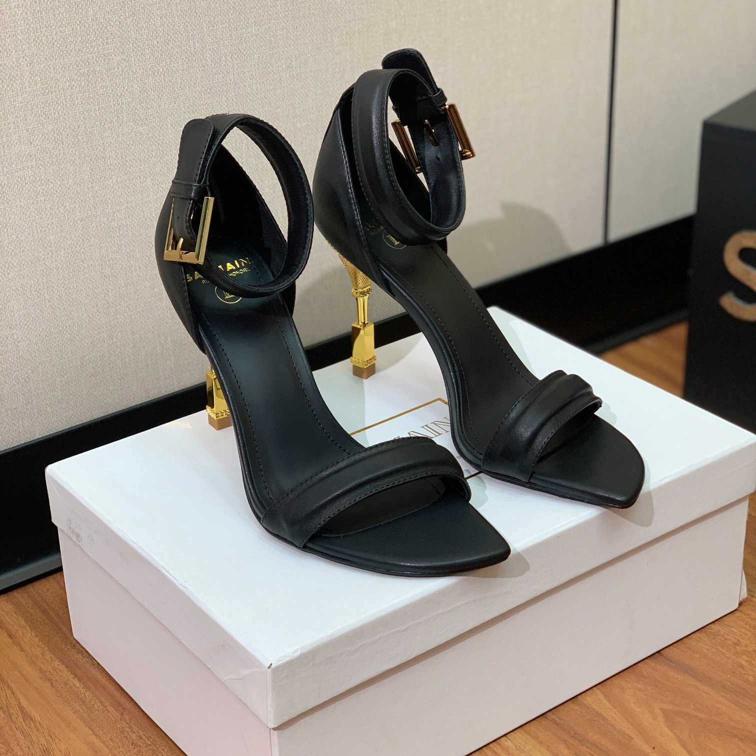 Balmain Moneta 105mm Leather Sandals - FashionPlug