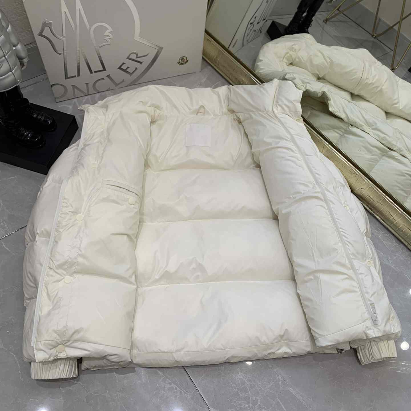 Moncler Misam short down jacket - FashionPlug
