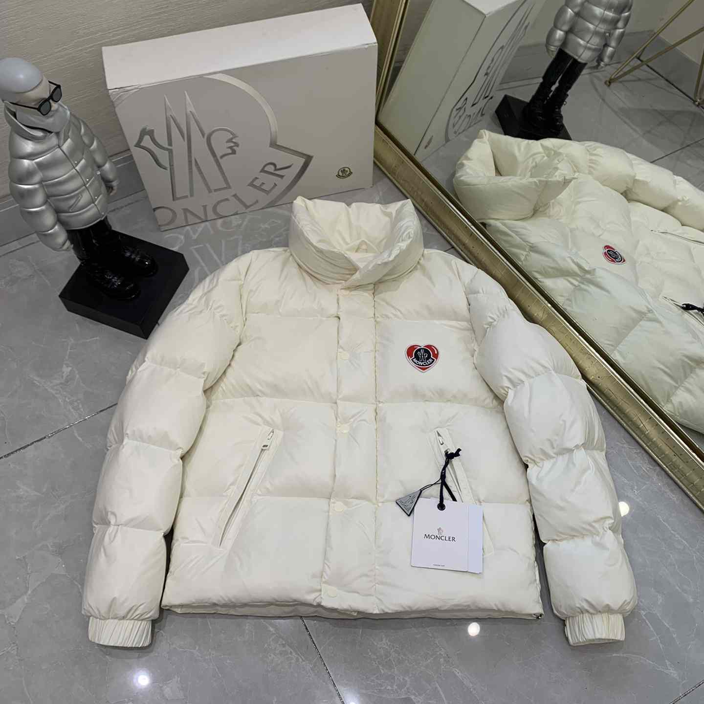 Moncler Misam short down jacket - FashionPlug