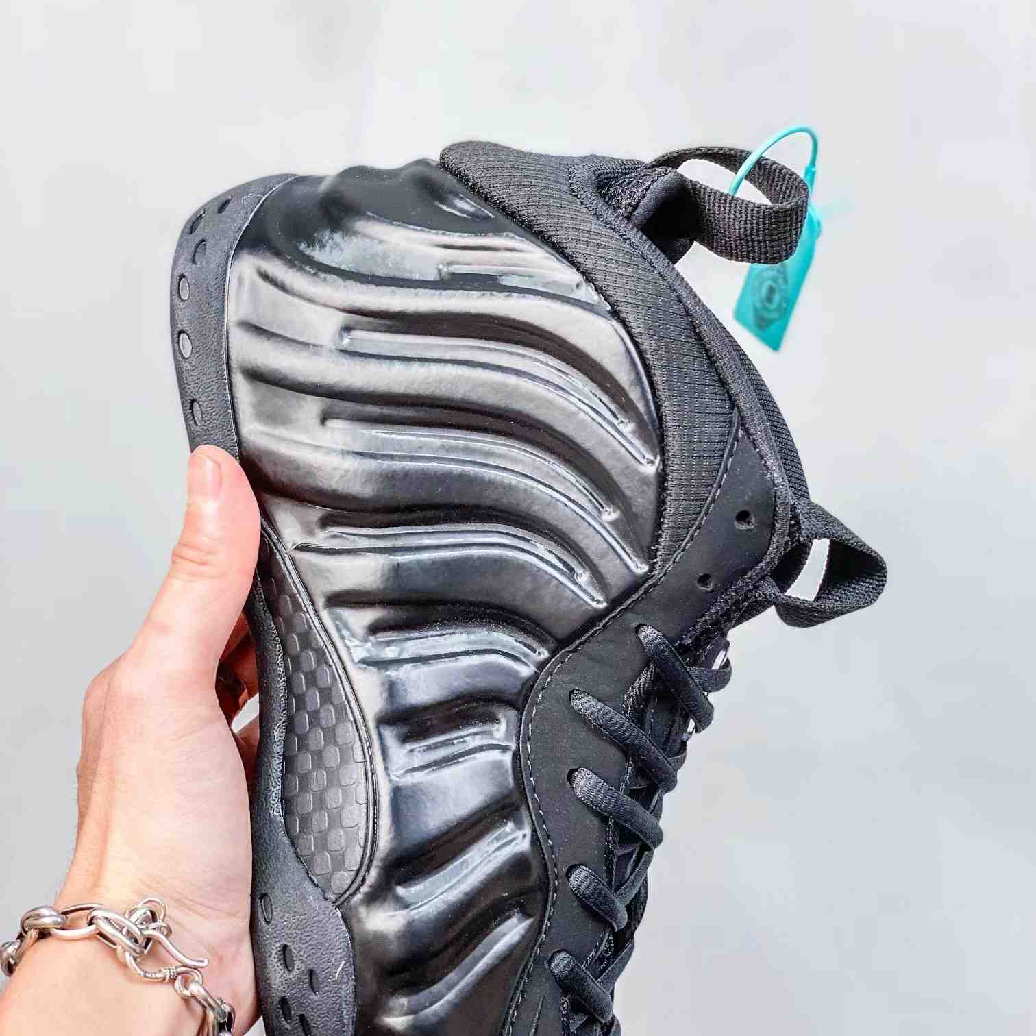 Nike Air Foamposite Pro Sneakers     jxd022a24 - FashionPlug