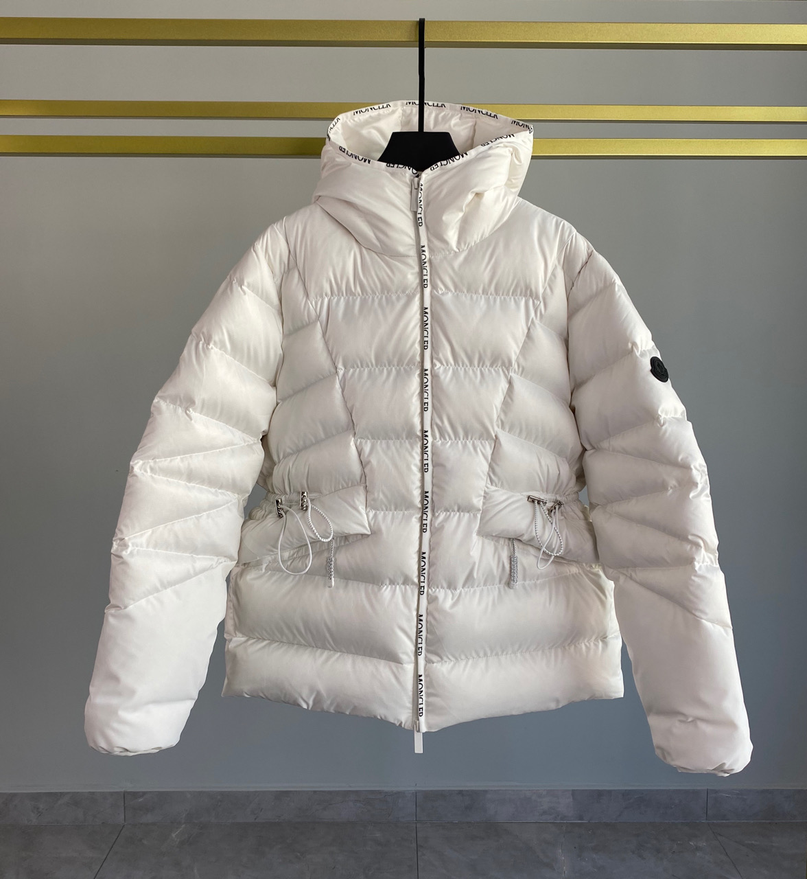 Moncler Sittang Short Down Jacket - FashionPlug