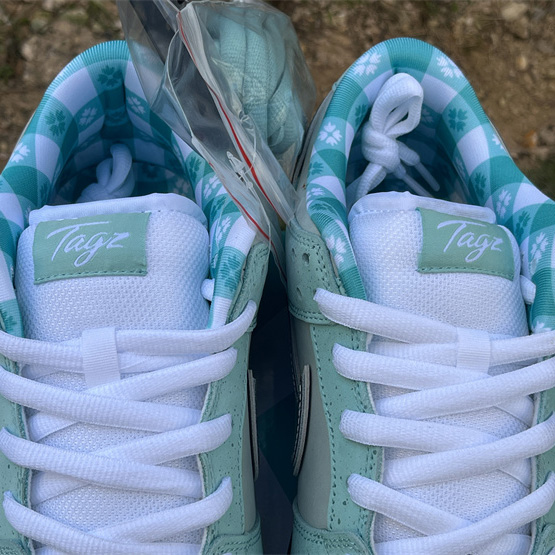 Concepts x TIFFANY CO. x Nike SB Dunk Low  Sneakers      BV1310-402 - FashionPlug