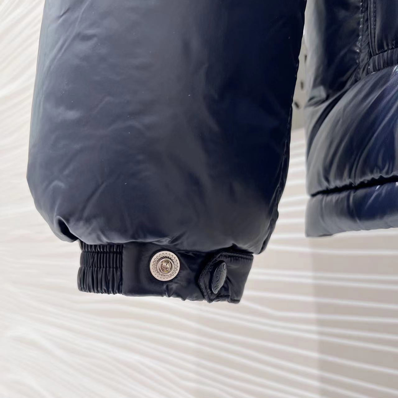 Moncler Montbeliard Short Down Jacket - FashionPlug