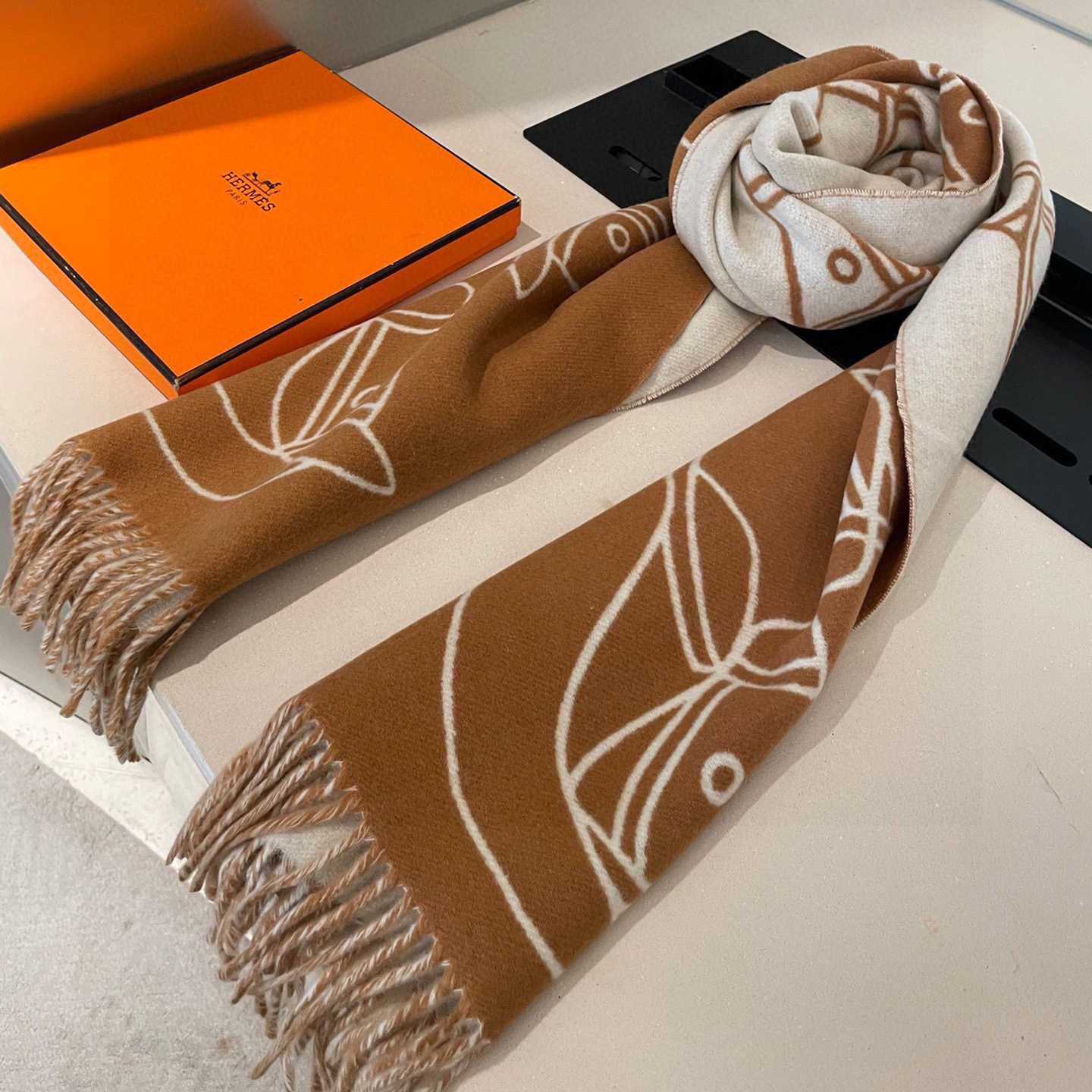 Hermes Casaque Entrelacs Equestres muffler  - FashionPlug