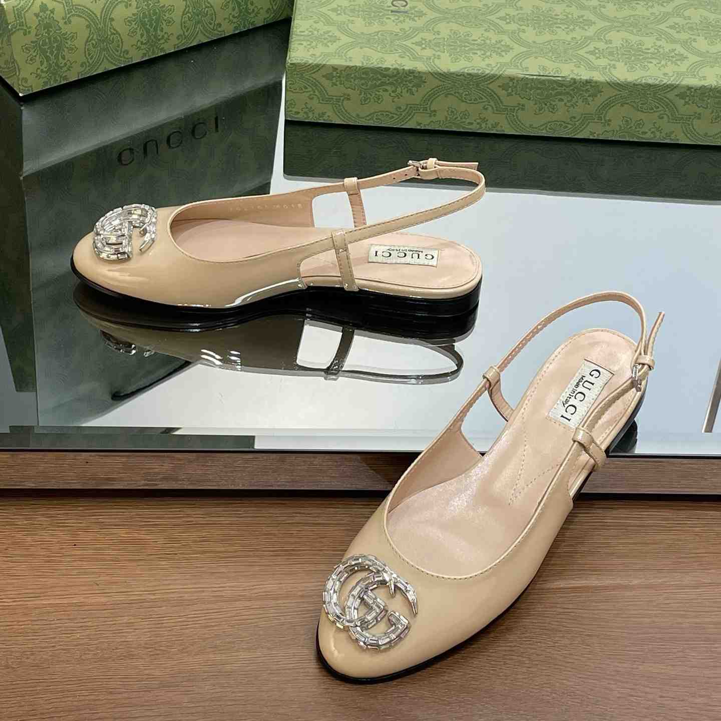 Gucci Women's Ballerina With Double G - FashionPlug