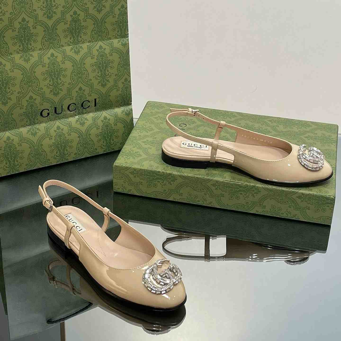 Gucci Women's Ballerina With Double G - FashionPlug