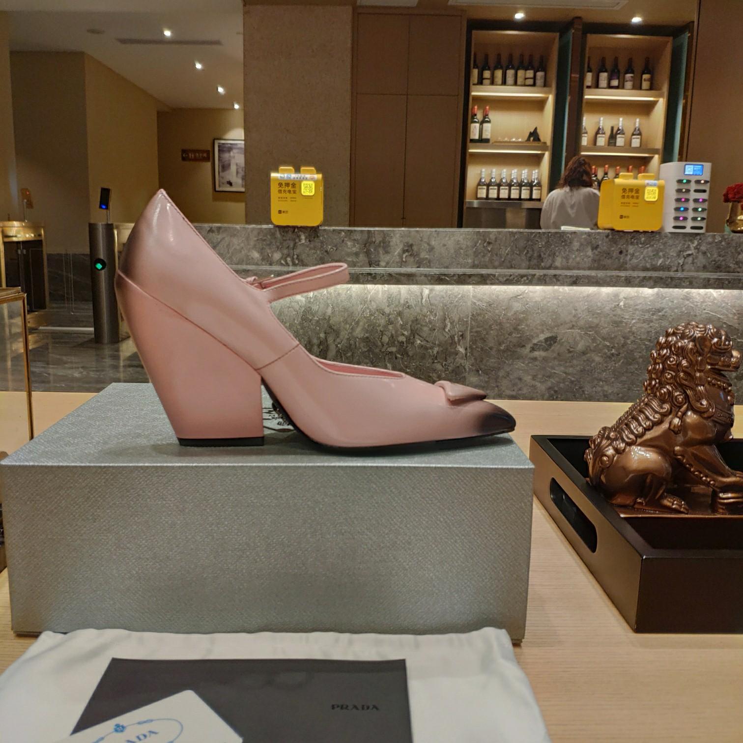 Prada Logo Toe Pumps - FashionPlug