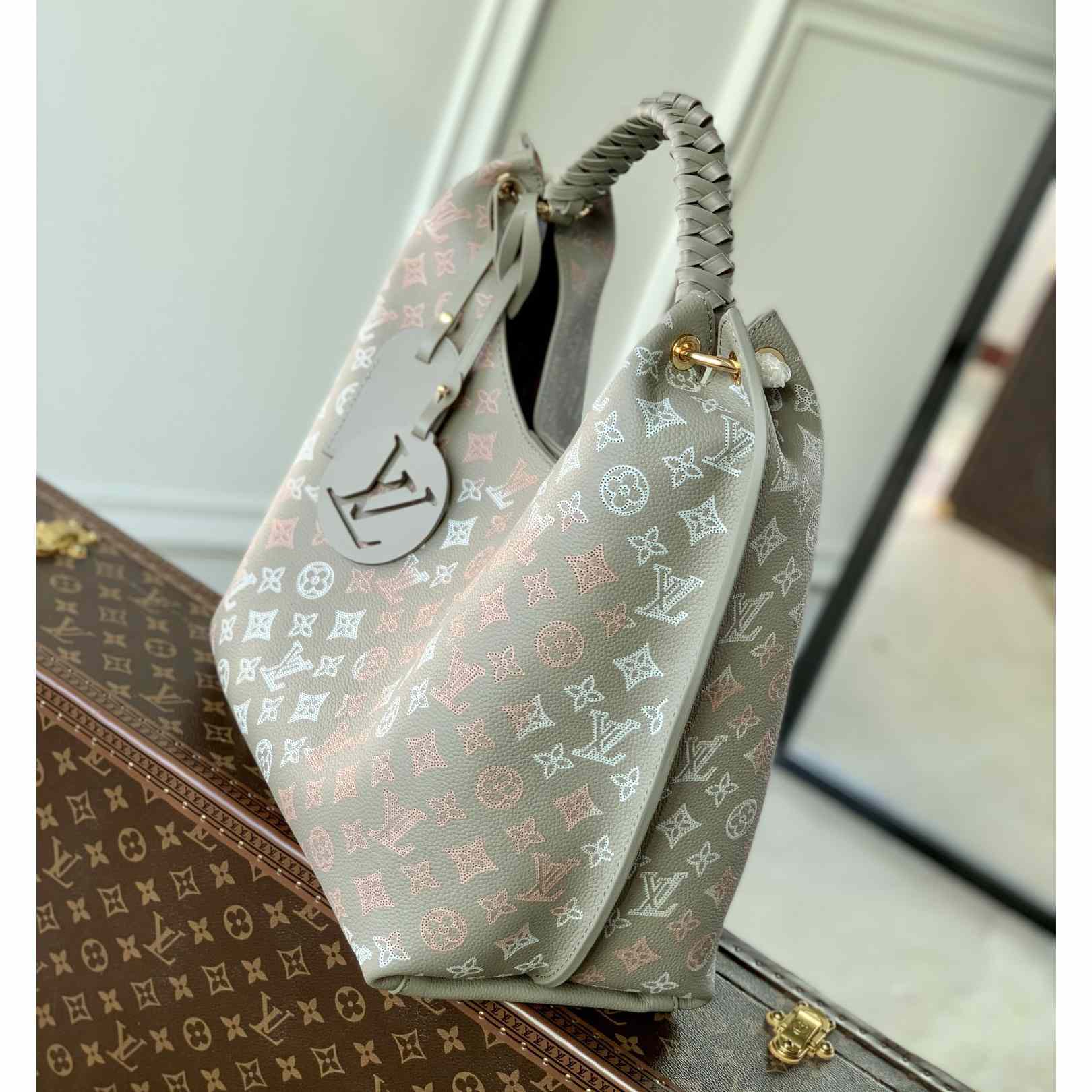 Louis Vuitton Carmel (35×40×17cm)  M23396 - FashionPlug