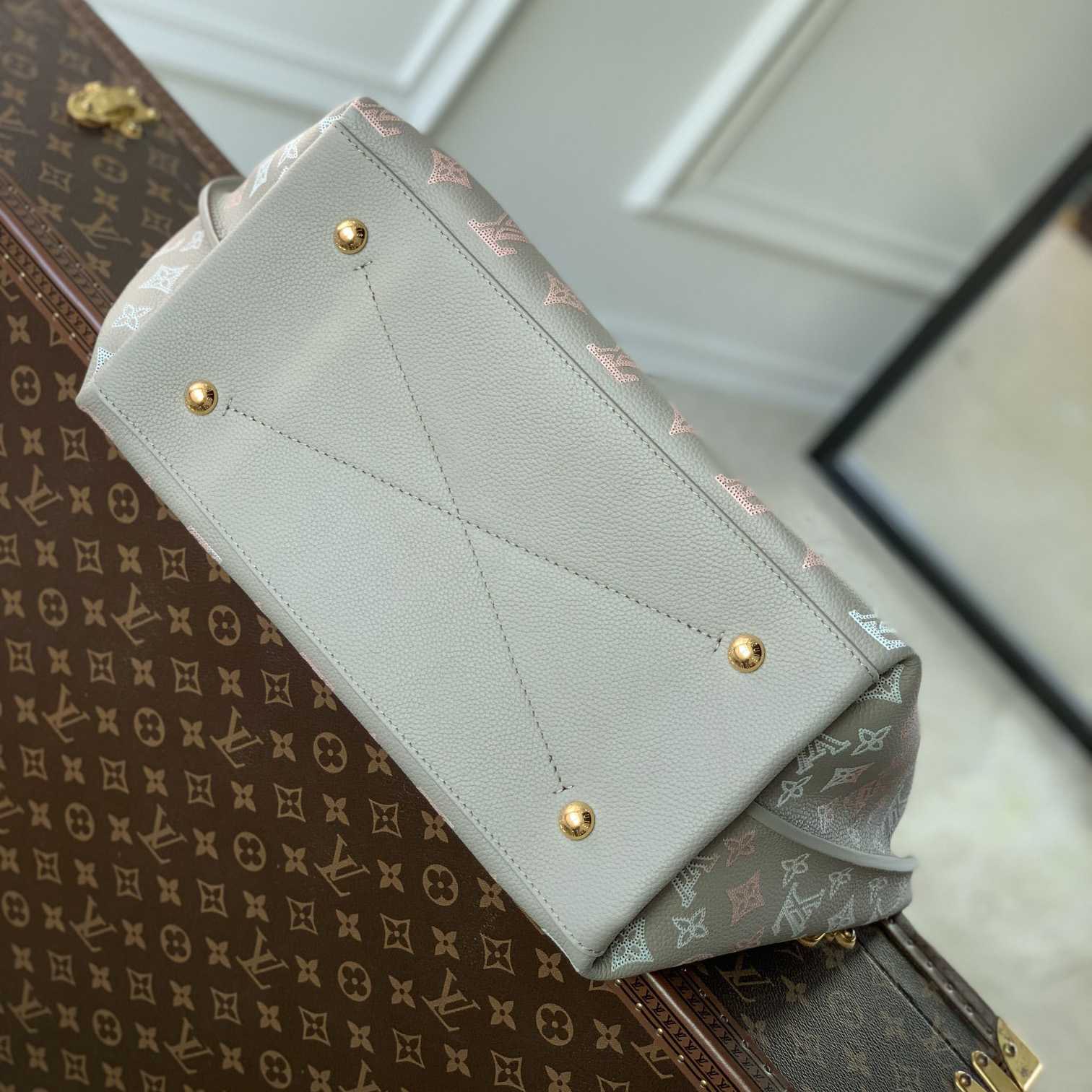 Louis Vuitton Carmel (35×40×17cm)  M23396 - FashionPlug