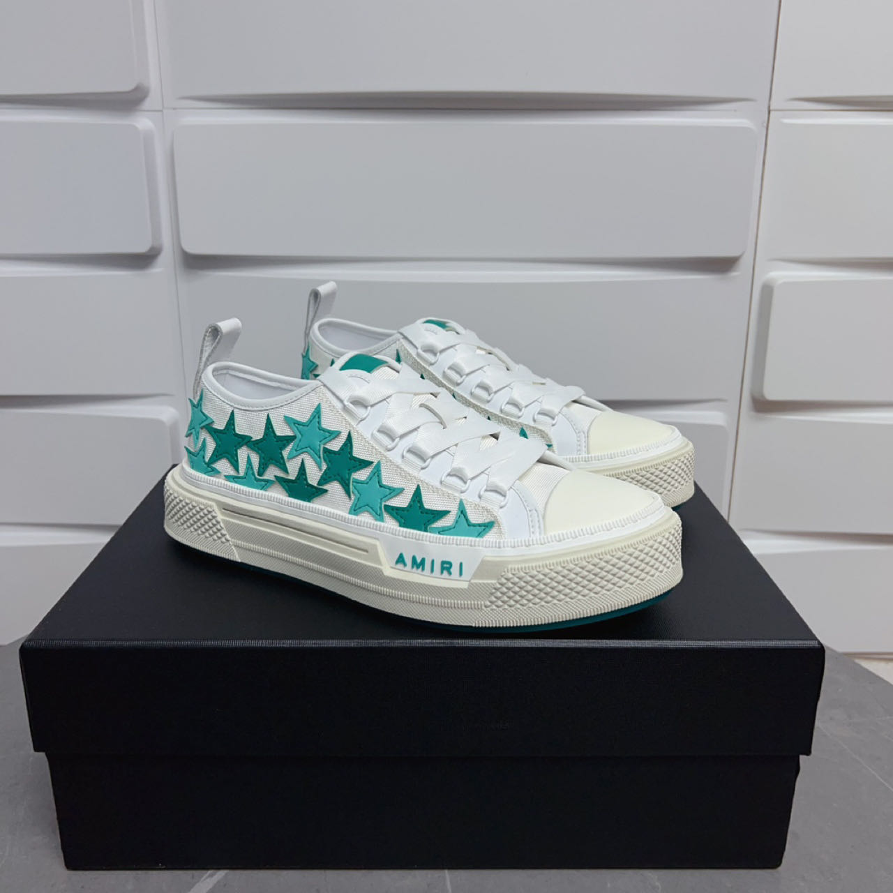 Amiri Stars Court Low Sneakers - FashionPlug