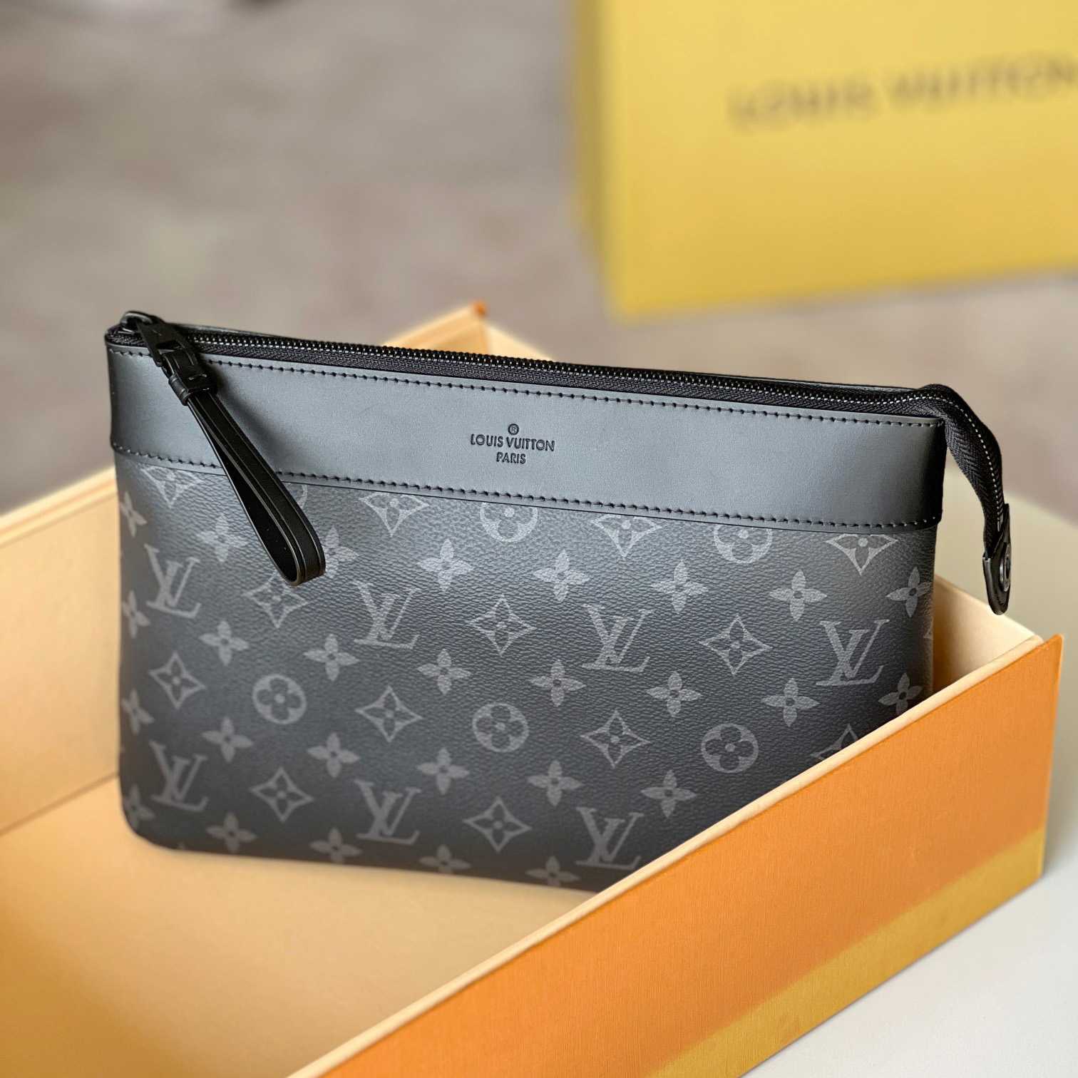 Louis Vuitton Pochette Voyage Souple (32 x 21 x 8cm)  M82543 - FashionPlug
