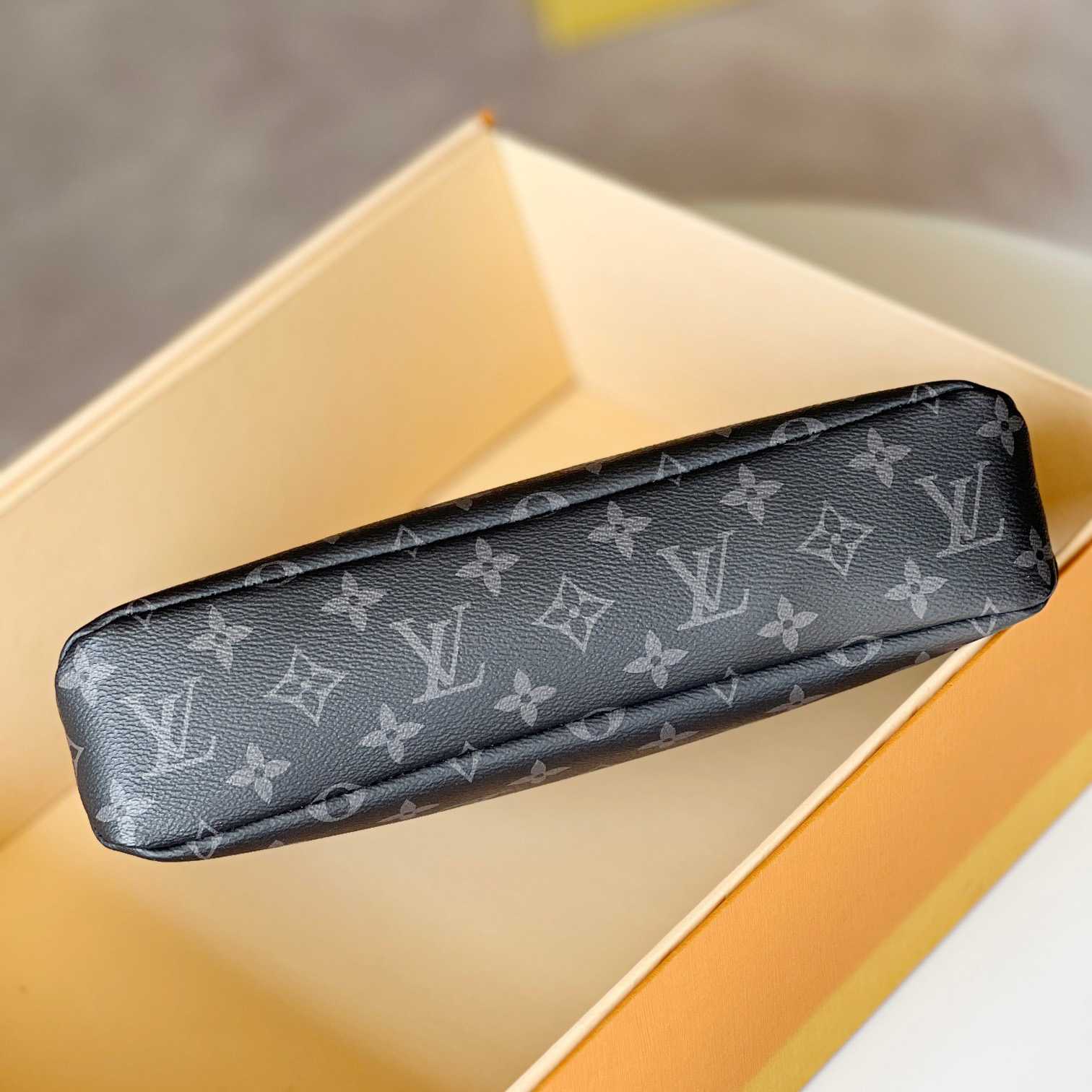 Louis Vuitton Pochette Voyage Souple (32 x 21 x 8cm)  M82543 - FashionPlug