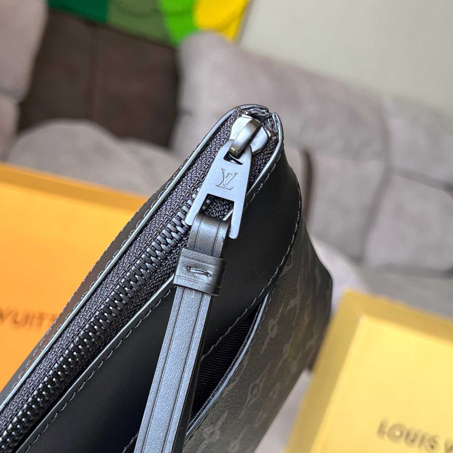 Louis Vuitton Pochette Voyage Souple (32 x 21 x 8cm)  M82543 - FashionPlug