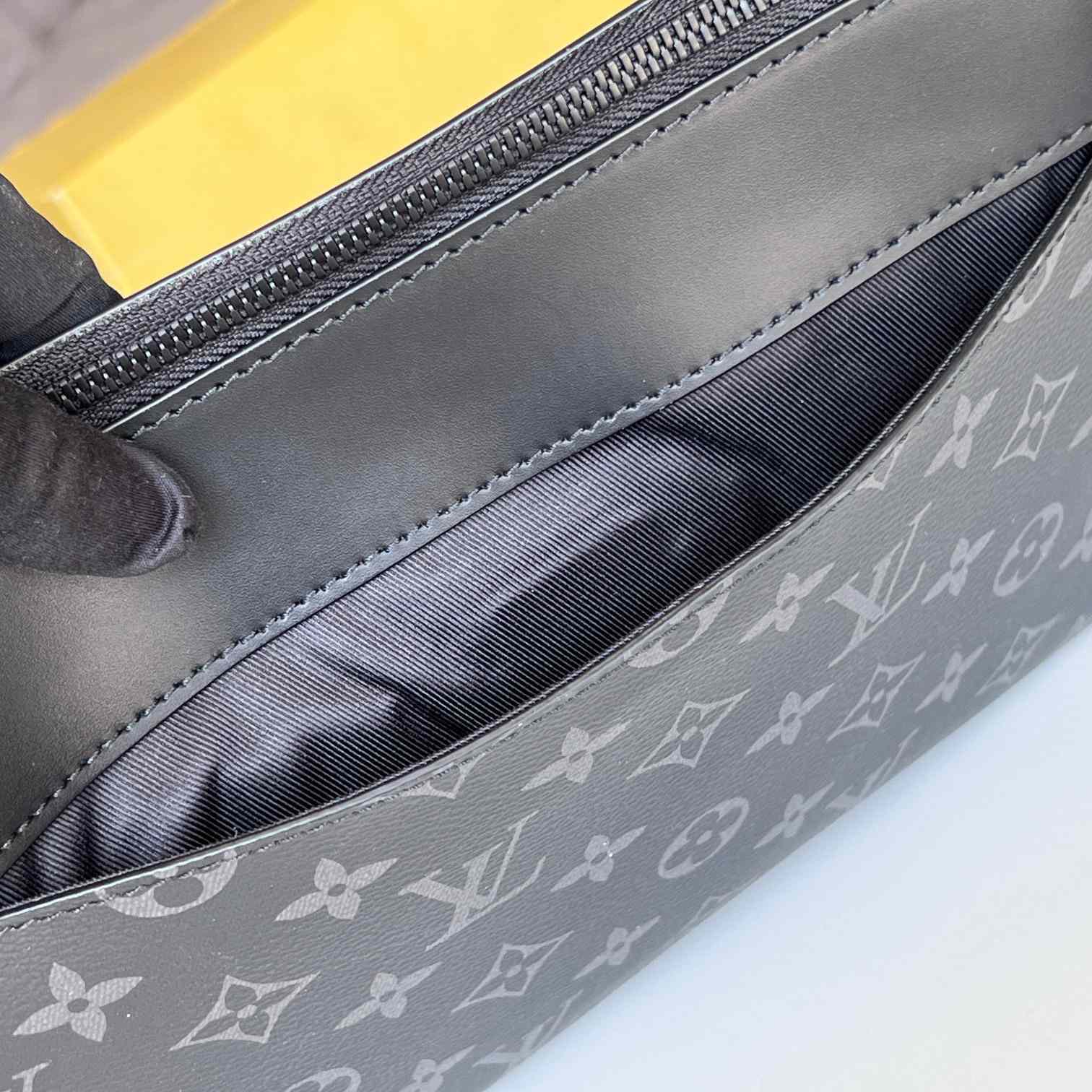 Louis Vuitton Pochette Voyage Souple (32 x 21 x 8cm)  M82543 - FashionPlug