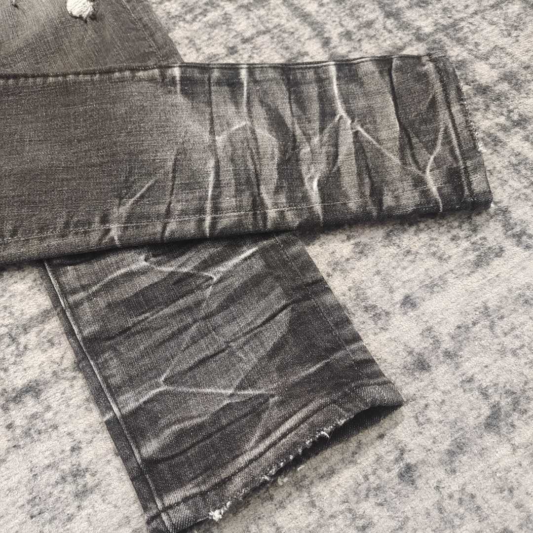 Amiri Slim Fit Jeans    650 - FashionPlug