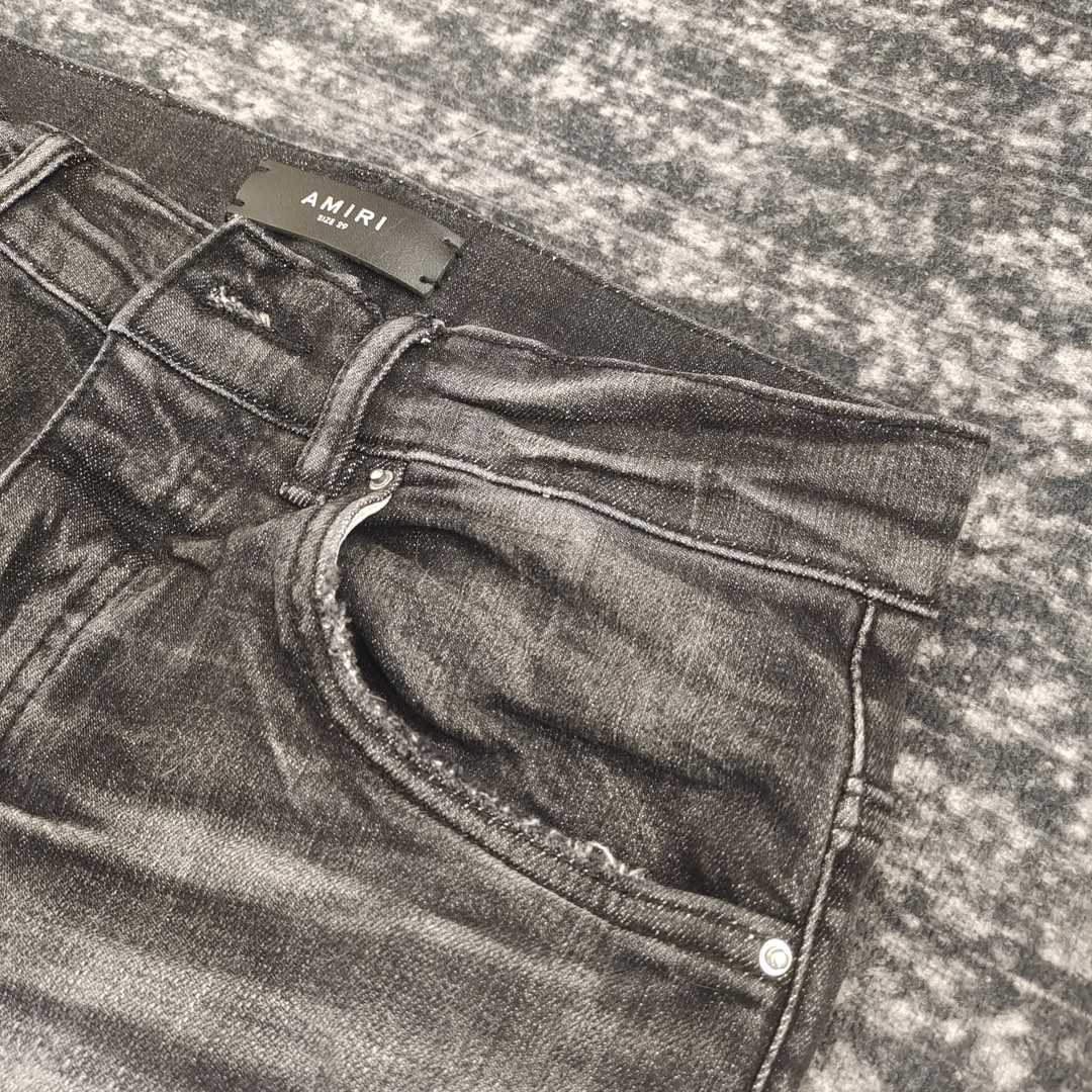 Amiri Slim Fit Jeans    650 - FashionPlug