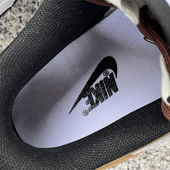 Nike SB Dunk Low Sneaker   DD1391-100 - FashionPlug