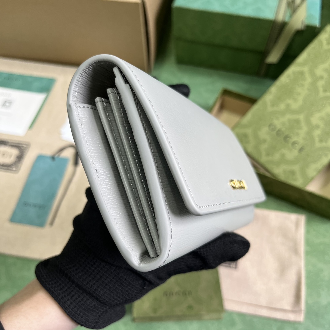 Gucci Continental Wallet With Gucci Script - FashionPlug
