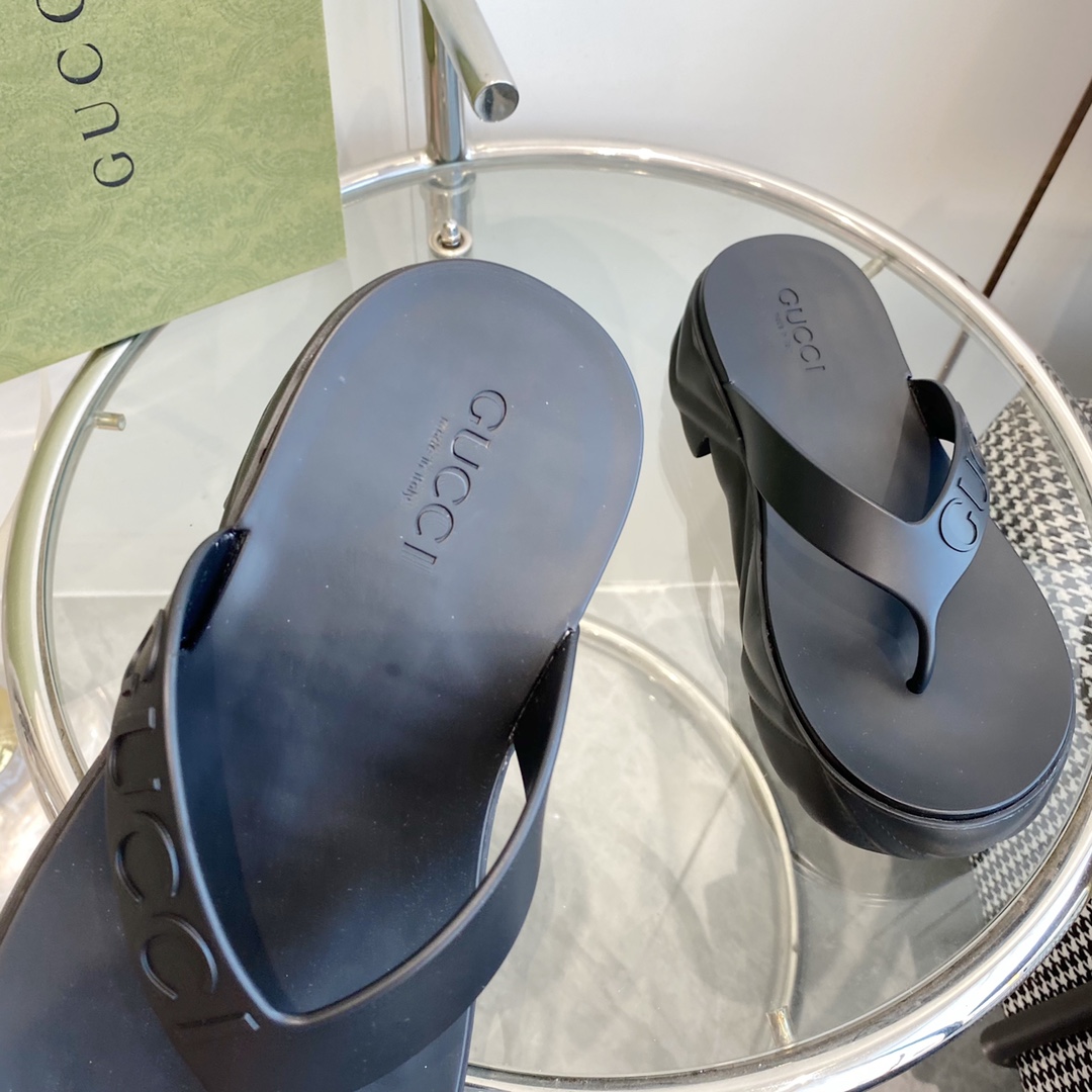 Gucci Rubber Thong Sandals - FashionPlug