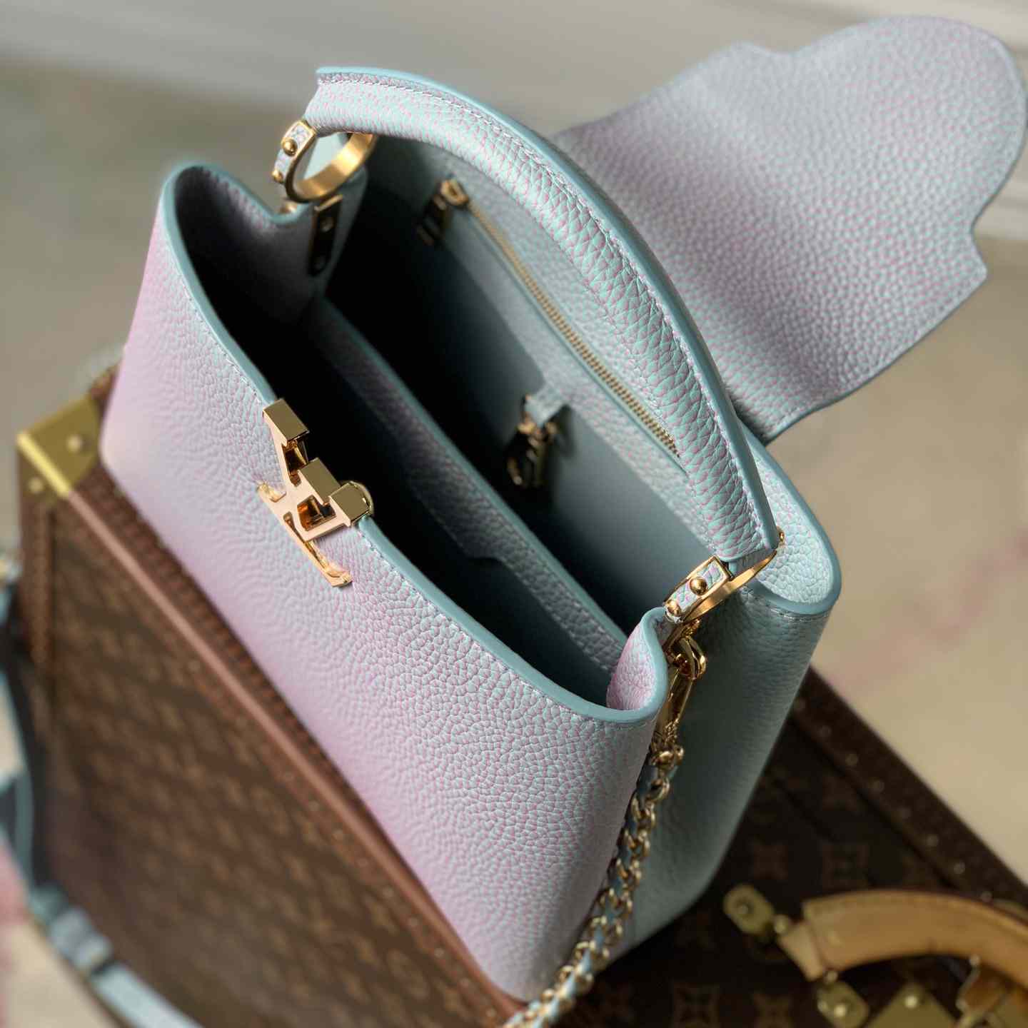 Louis Vuitton Capucines BB (27×18×9cm) - FashionPlug