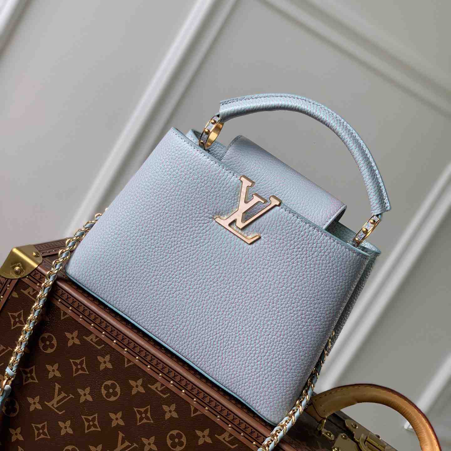 Louis Vuitton Capucines BB (27×18×9cm) - FashionPlug