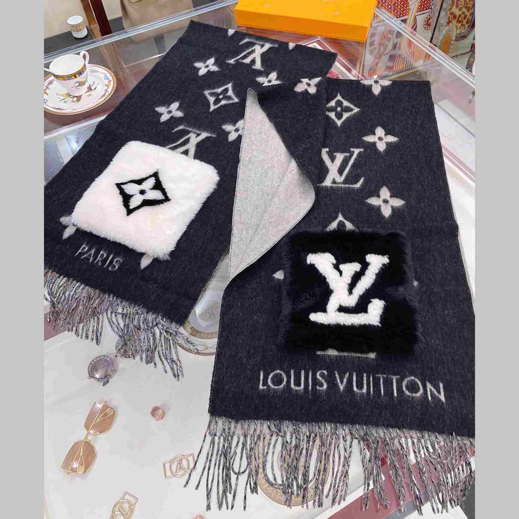 Louis Vuitton Cold Reykjavik Scarf - FashionPlug