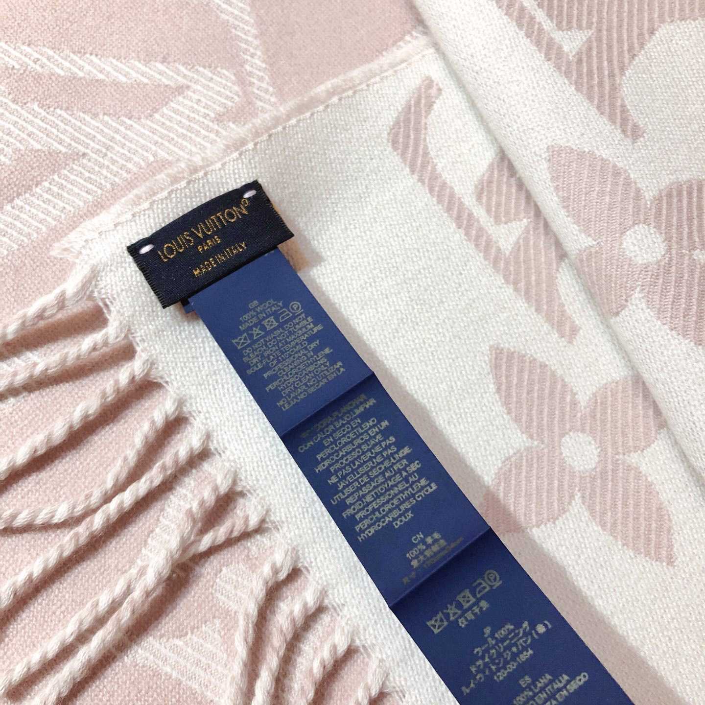 Louis Vuitton LV Essential Scarf - FashionPlug